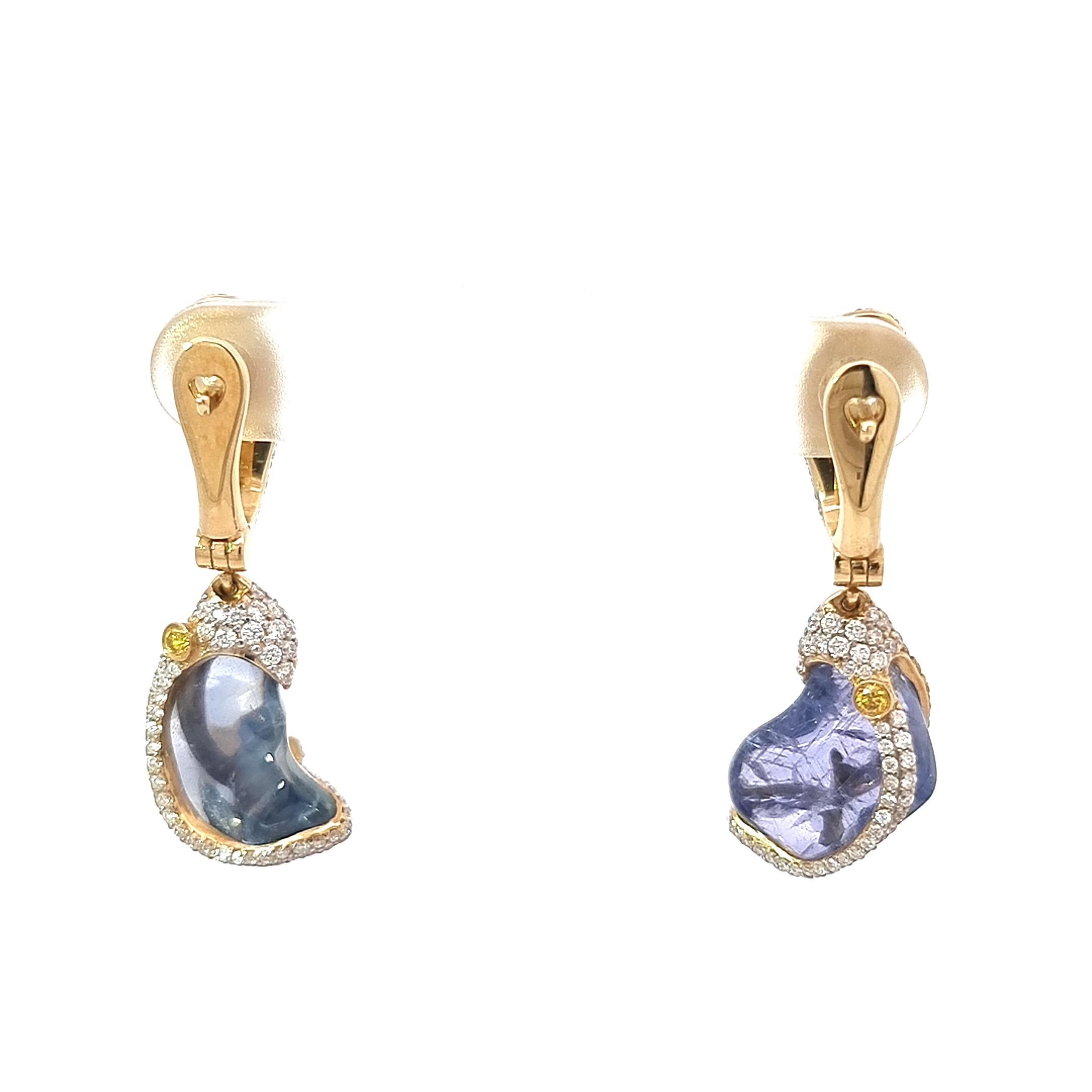 Blue Uncut Sapphire Earrings with White and Yellow Diamonds in 18K Yellow Gold In New Condition For Sale In ประเวศ, TH
