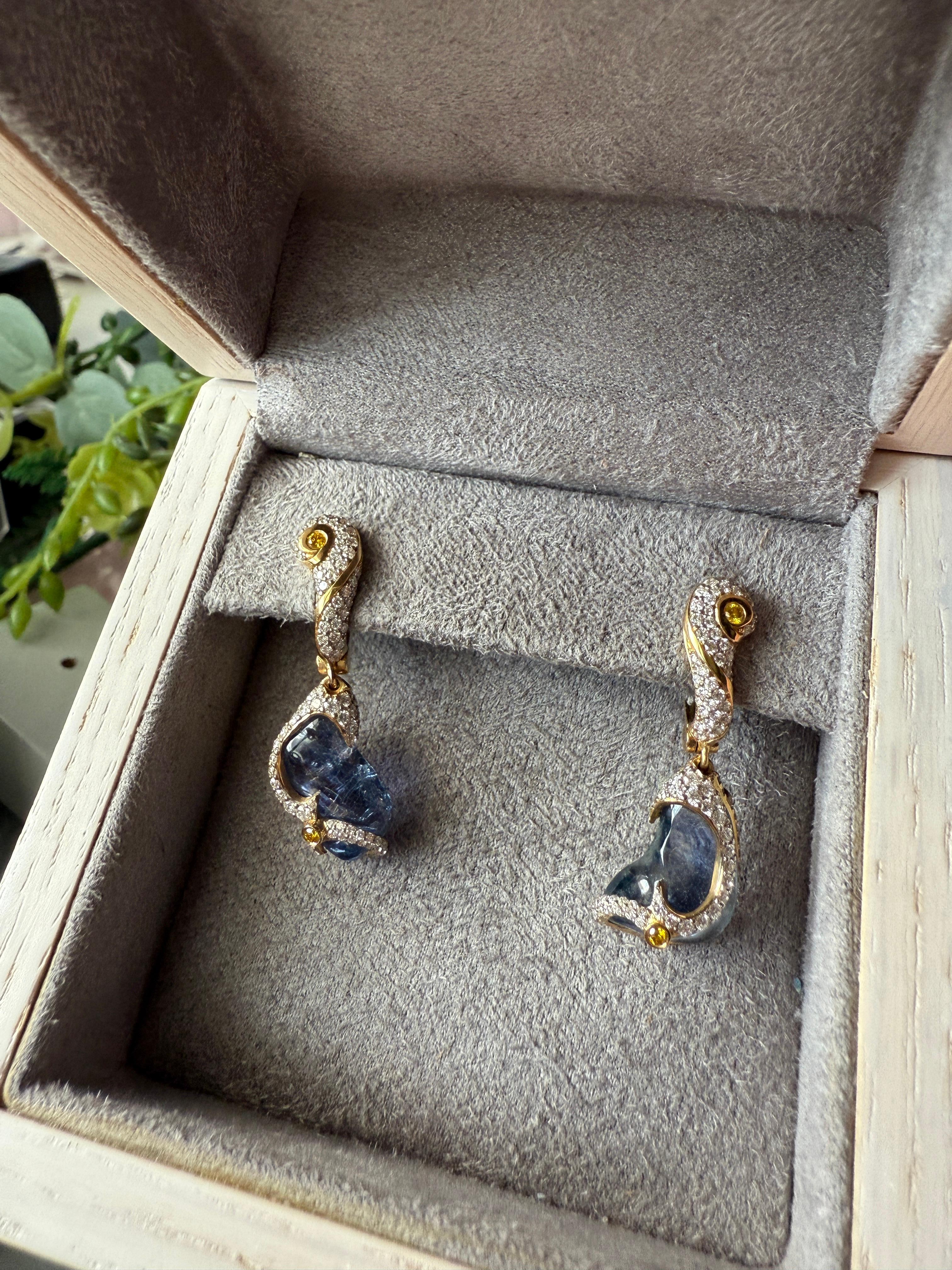 Blue Uncut Sapphire Earrings with White and Yellow Diamonds in 18K Yellow Gold For Sale 1
