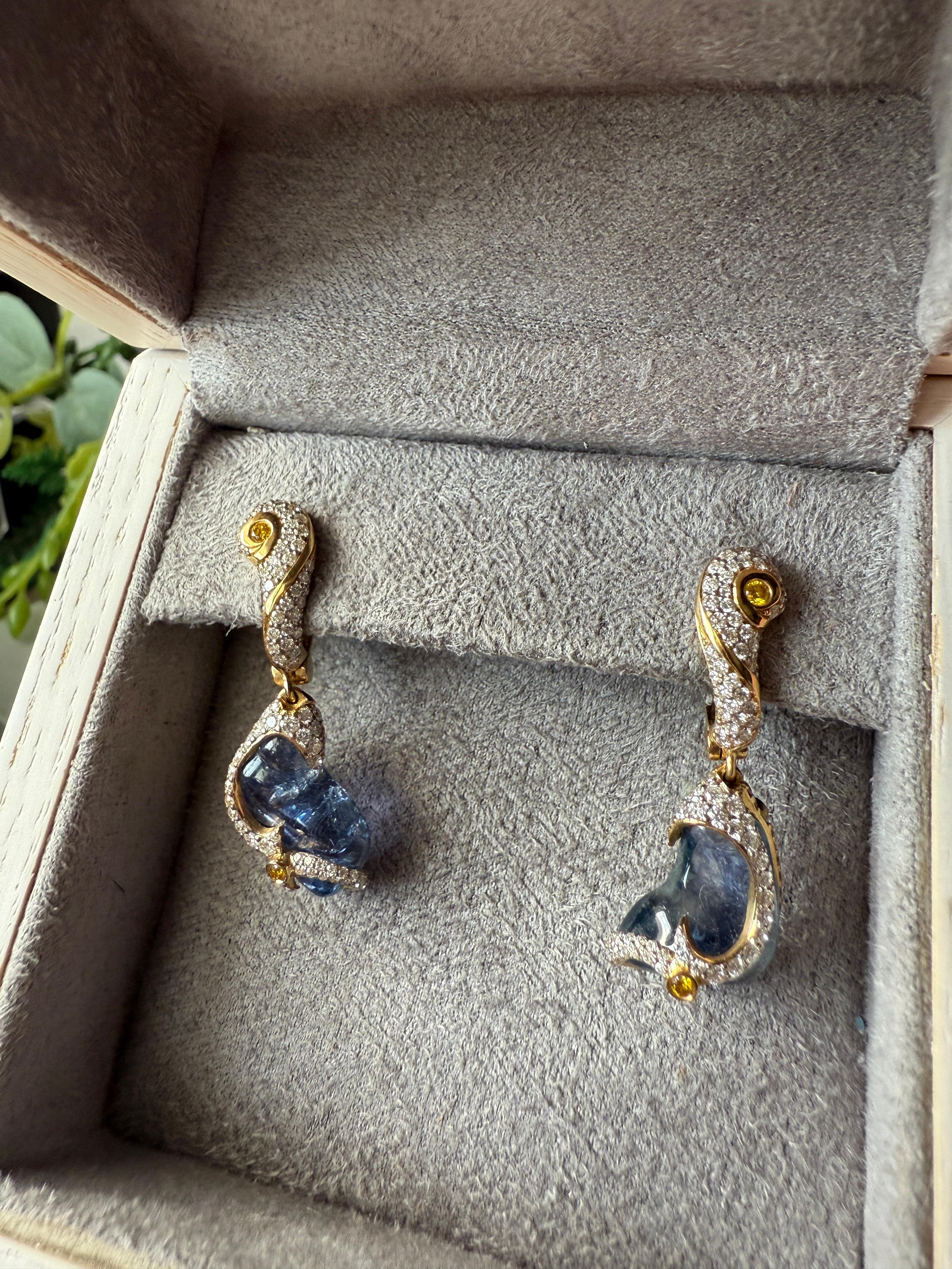 Blue Uncut Sapphire Earrings with White and Yellow Diamonds in 18K Yellow Gold For Sale 2