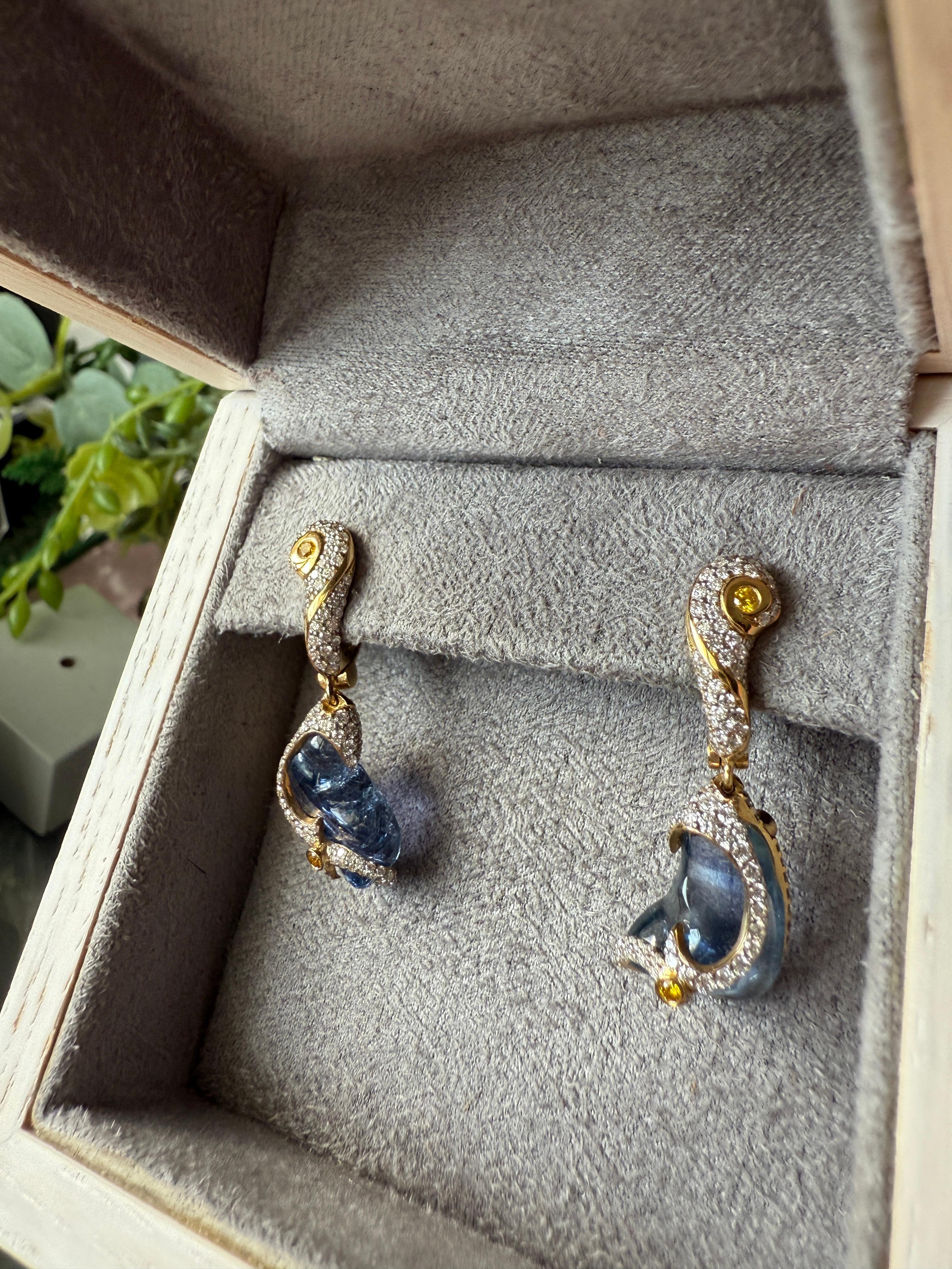 Blue Uncut Sapphire Earrings with White and Yellow Diamonds in 18K Yellow Gold For Sale 3