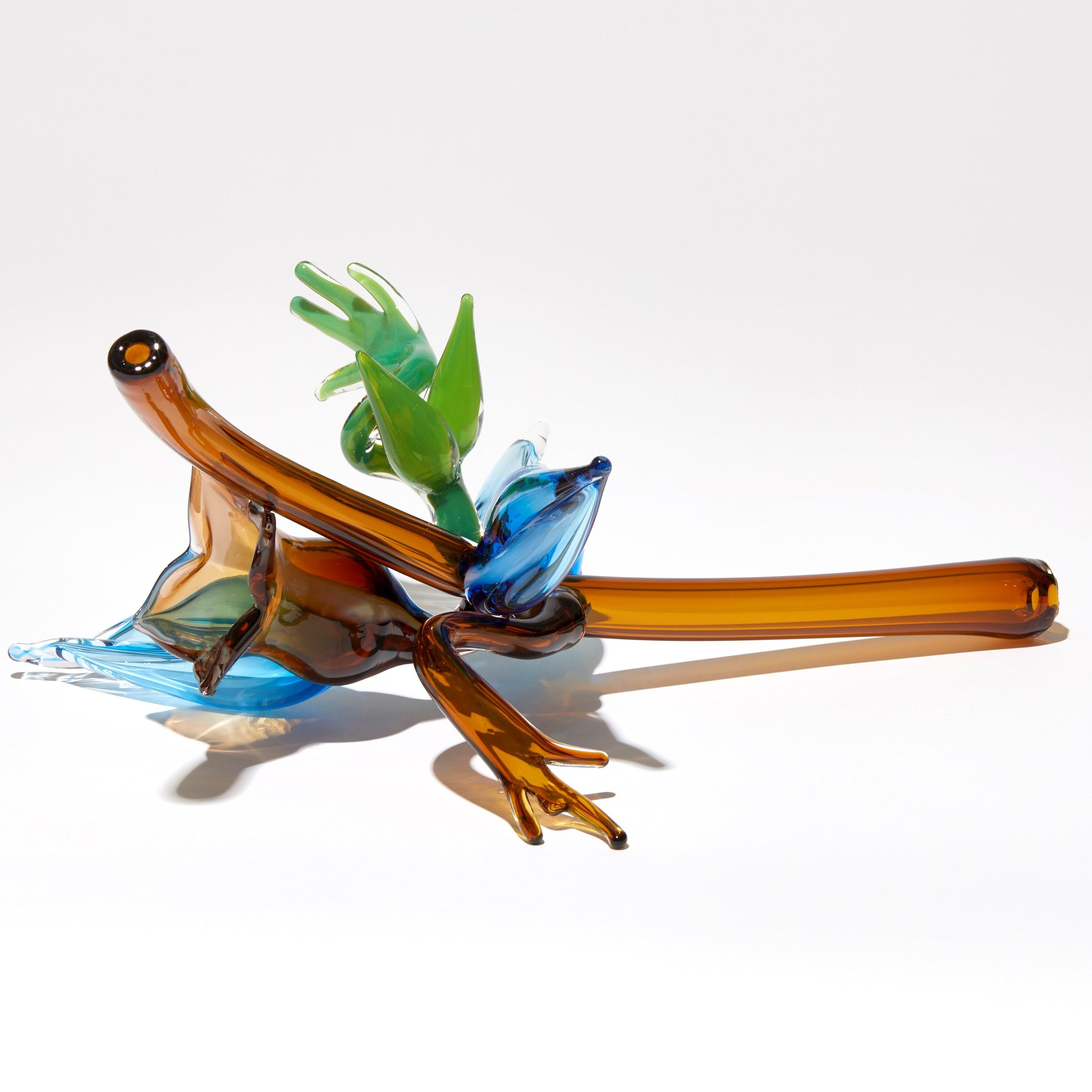 XXI secolo e contemporaneo Blue Uprising, una scultura floreale e botanica in vetro di Michèle Oberdieck in vendita