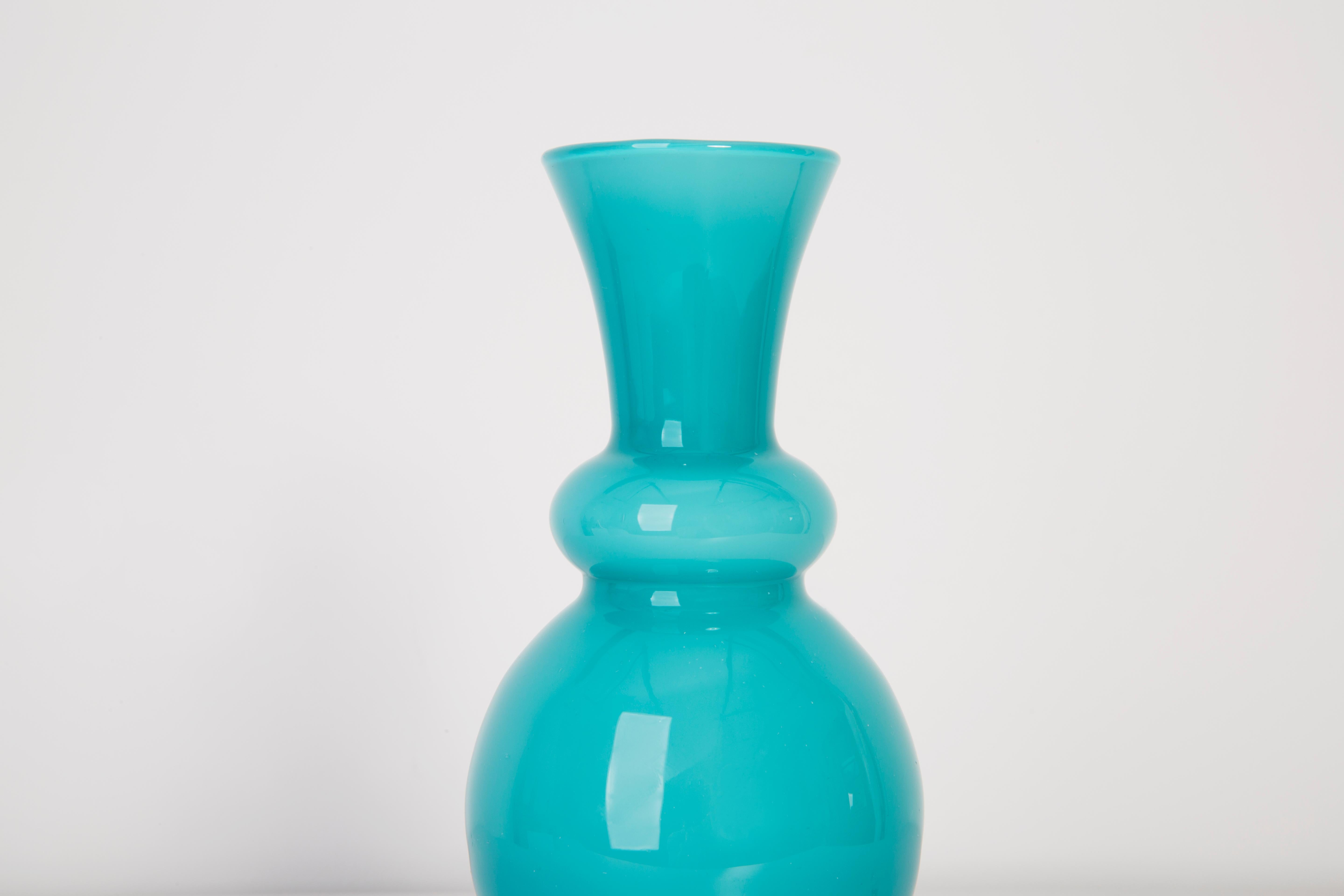 Blaue blaue Vase, 20. Jahrhundert, Europa, 1960er Jahre (Moderne der Mitte des Jahrhunderts)