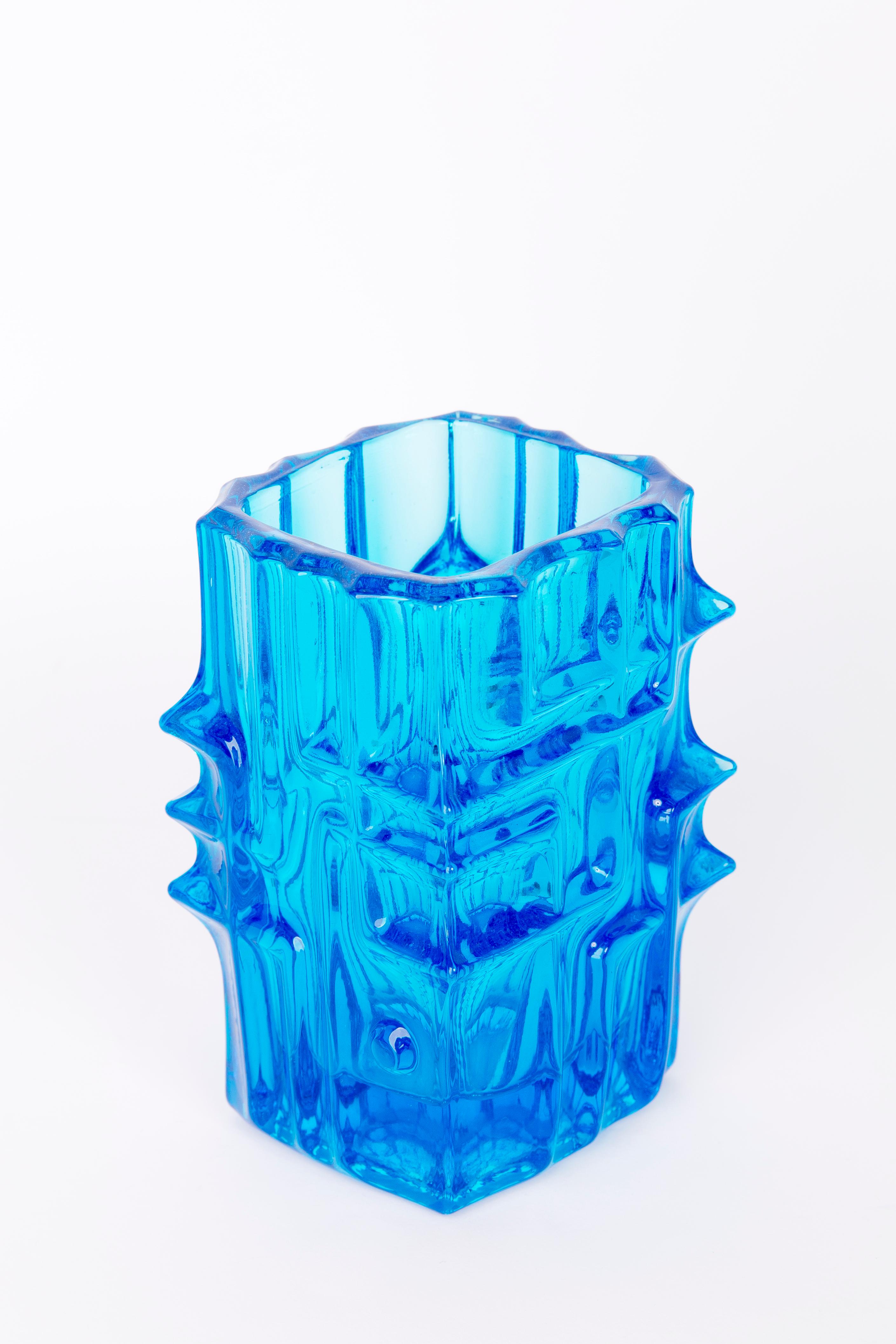 Mid-Century Modern Vase bleu de Vladislav Urban pour l'Union de Sklo, 20e siècle, Europe, années 1960 en vente