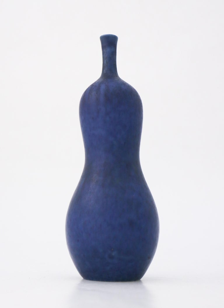 A unique small vase. Carl-Harry Stålhane. Rörstrand. – På