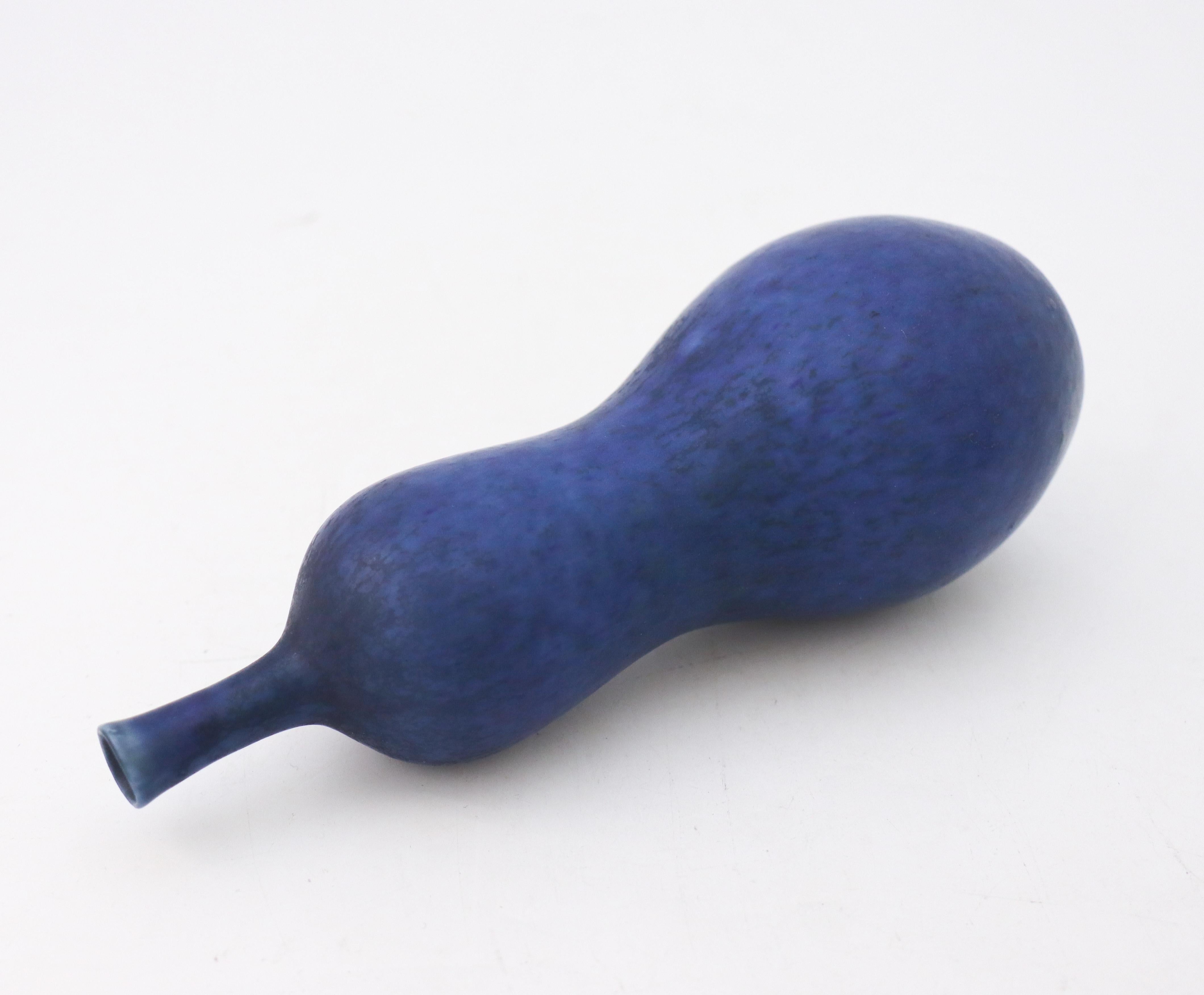 Vaso blu unico, Carl-Harry Stålhane, Rörstrand, metà del secolo scorso, anni '40 In condizioni ottime in vendita a Stockholm, SE