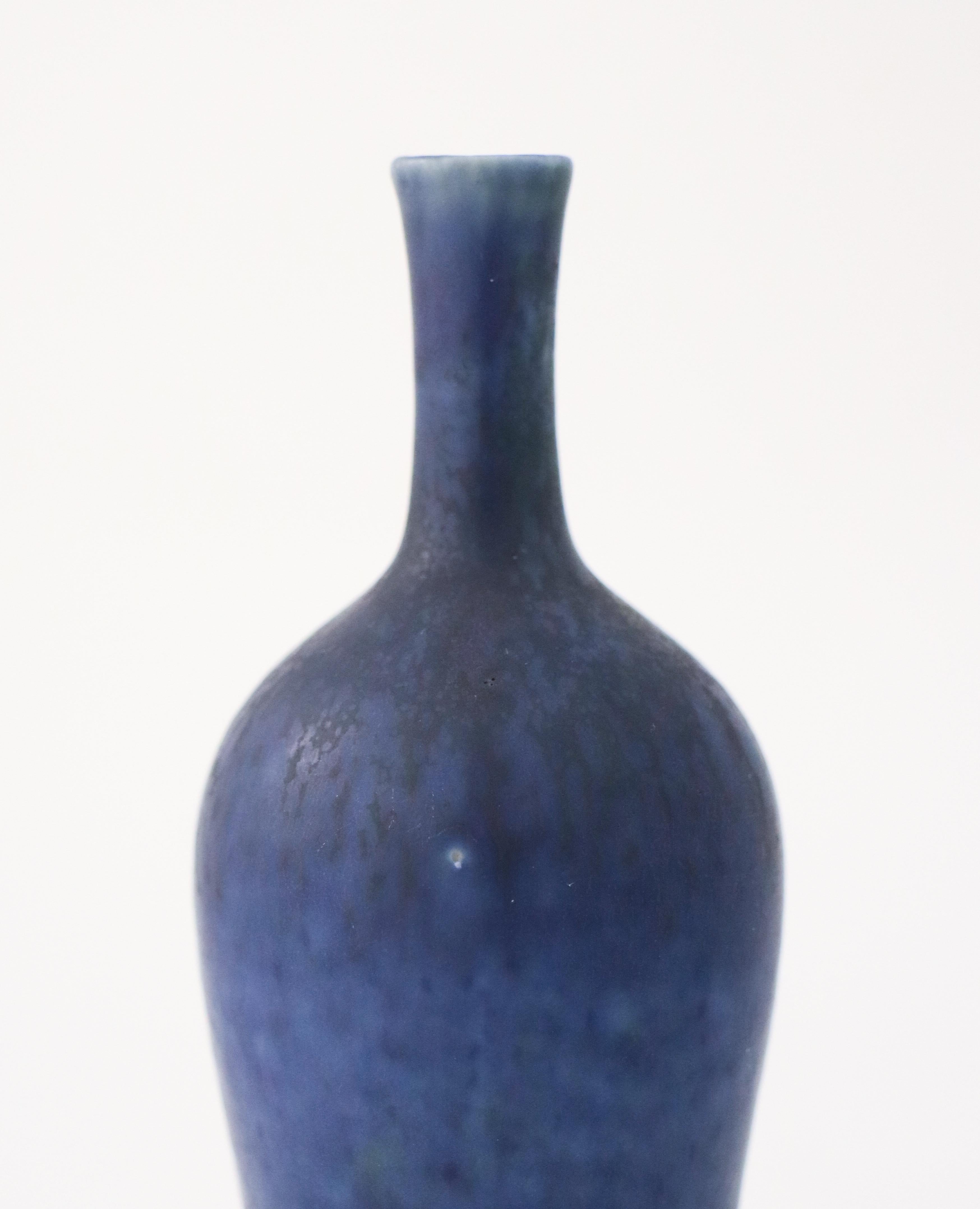 Ceramica Vaso blu unico, Carl-Harry Stålhane, Rörstrand, metà del secolo scorso, anni '40 in vendita