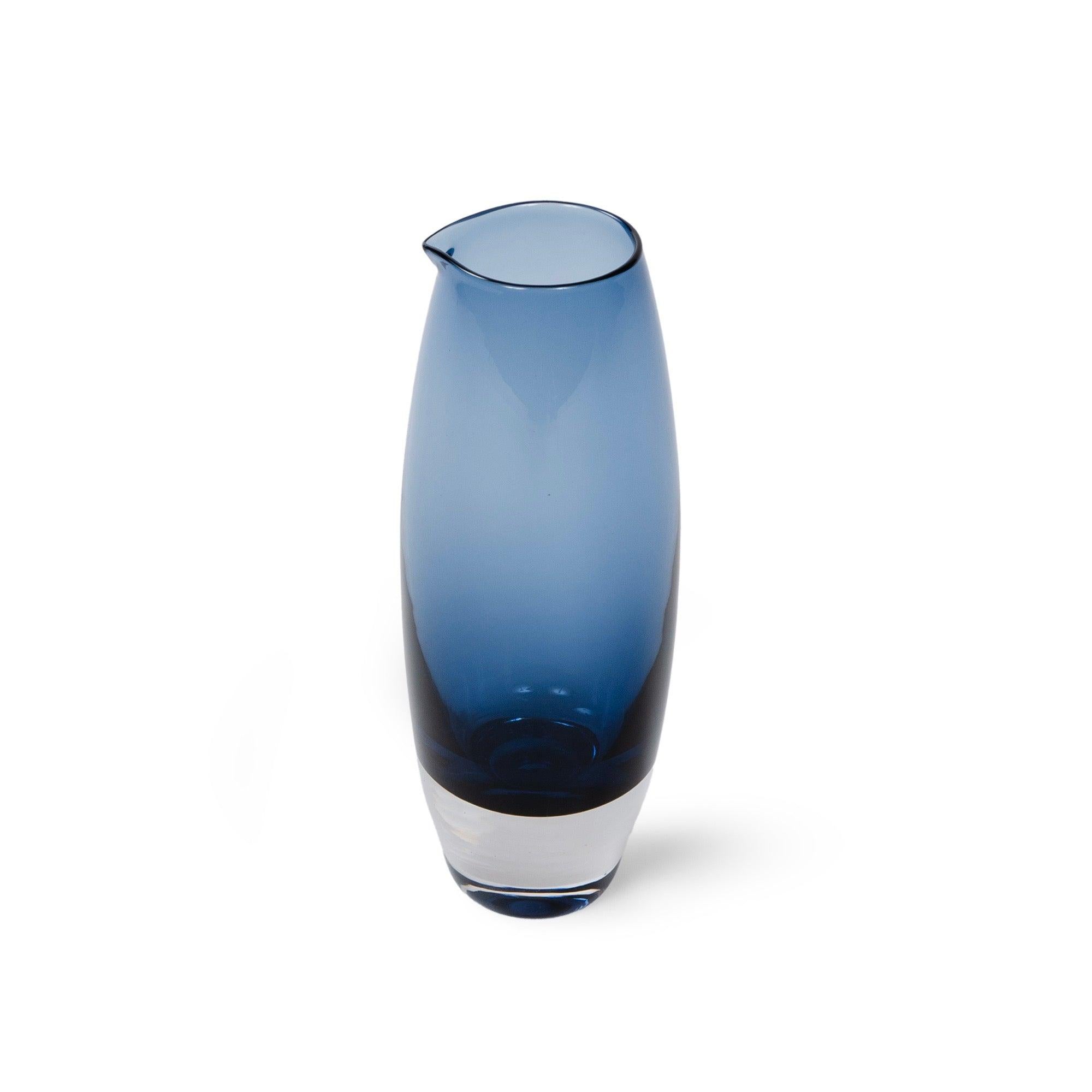 XXI secolo e contemporaneo Vaso blu di Timo Sarpaneva in vendita