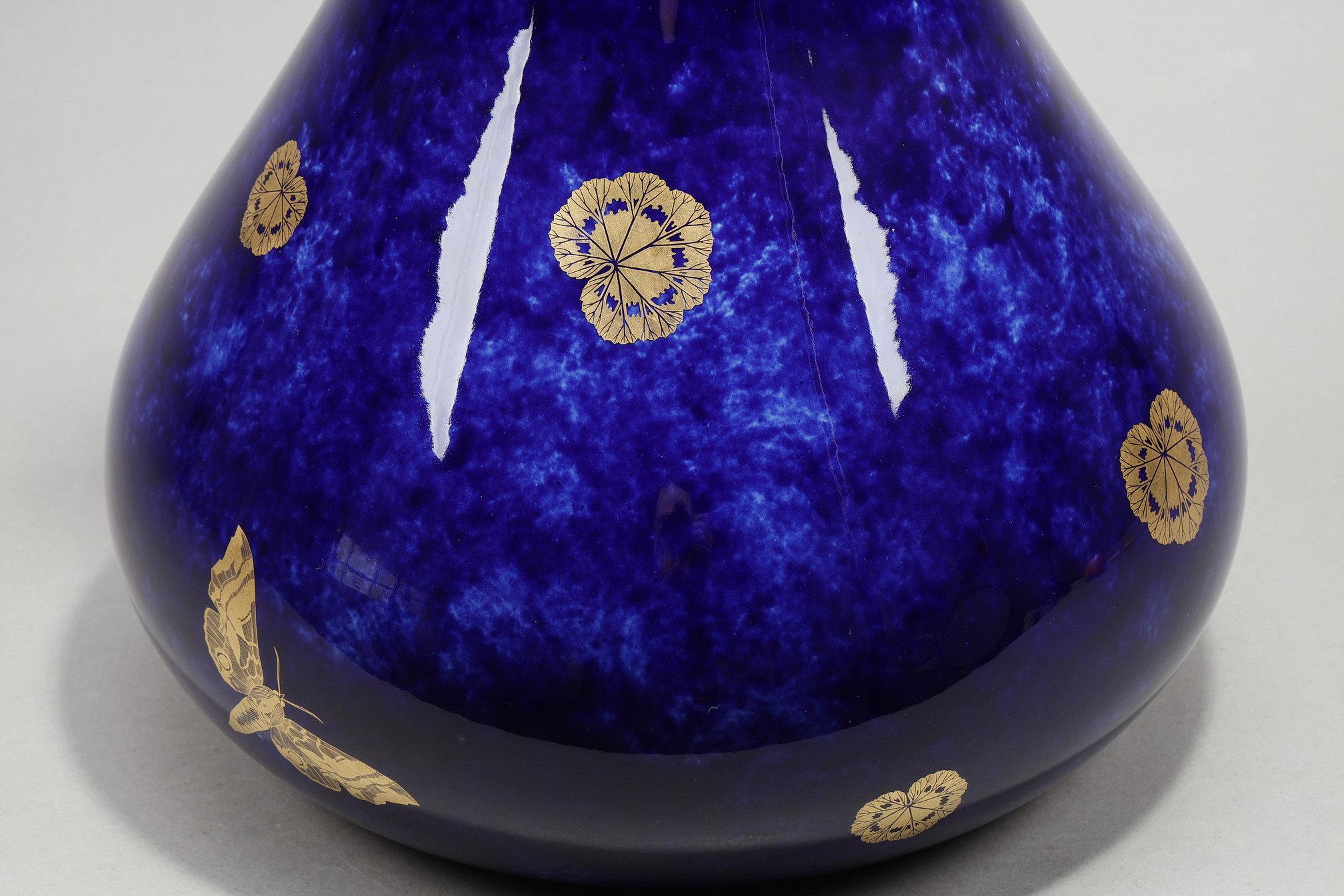 Blaue Vase aus der Sevres-Manufaktur im Angebot 10