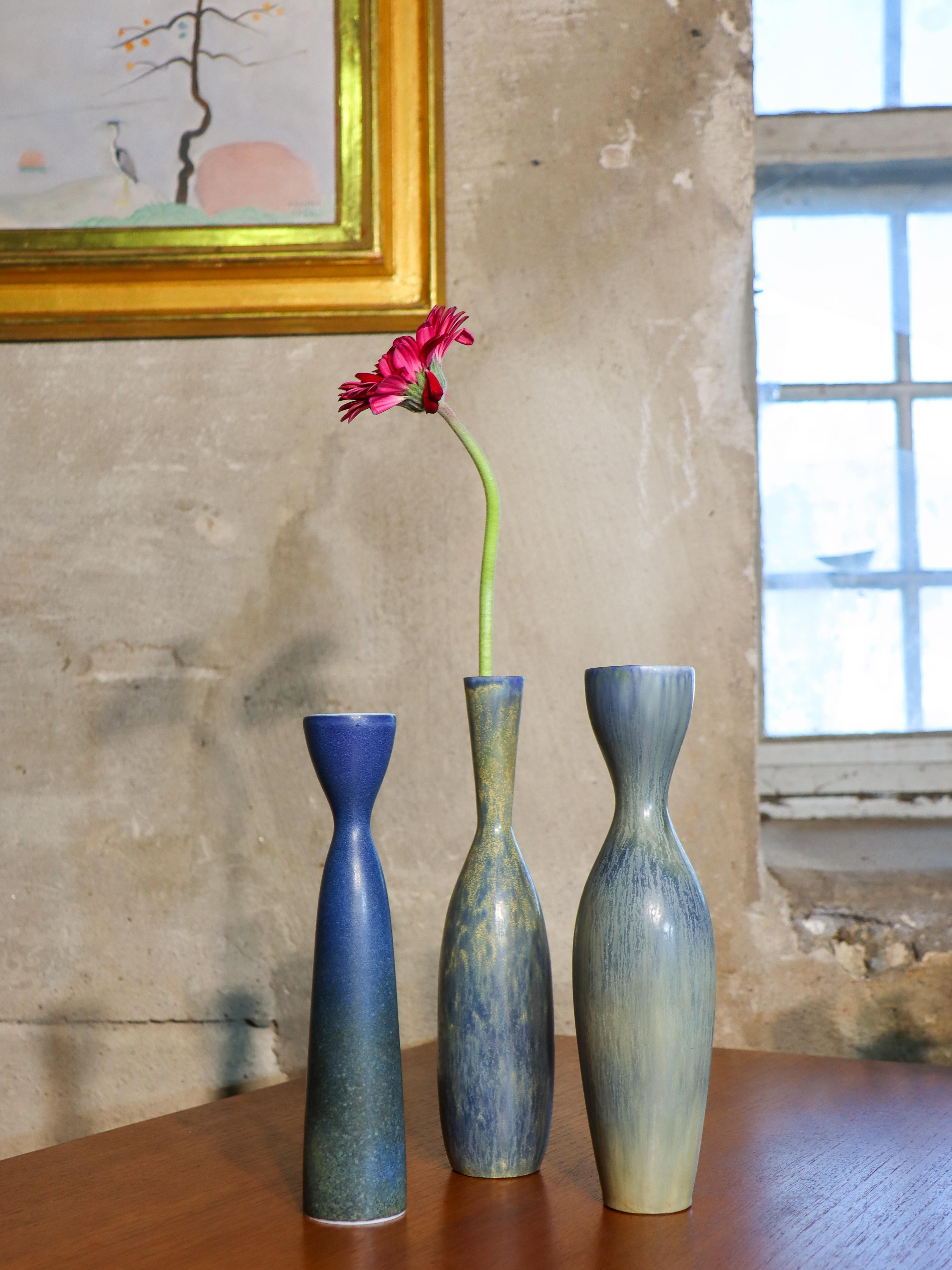 Scandinavo moderno Vaso blu - Splendido smalto di Carl-Harry Stålhane Rörstrand, metà del secolo scorso in vendita