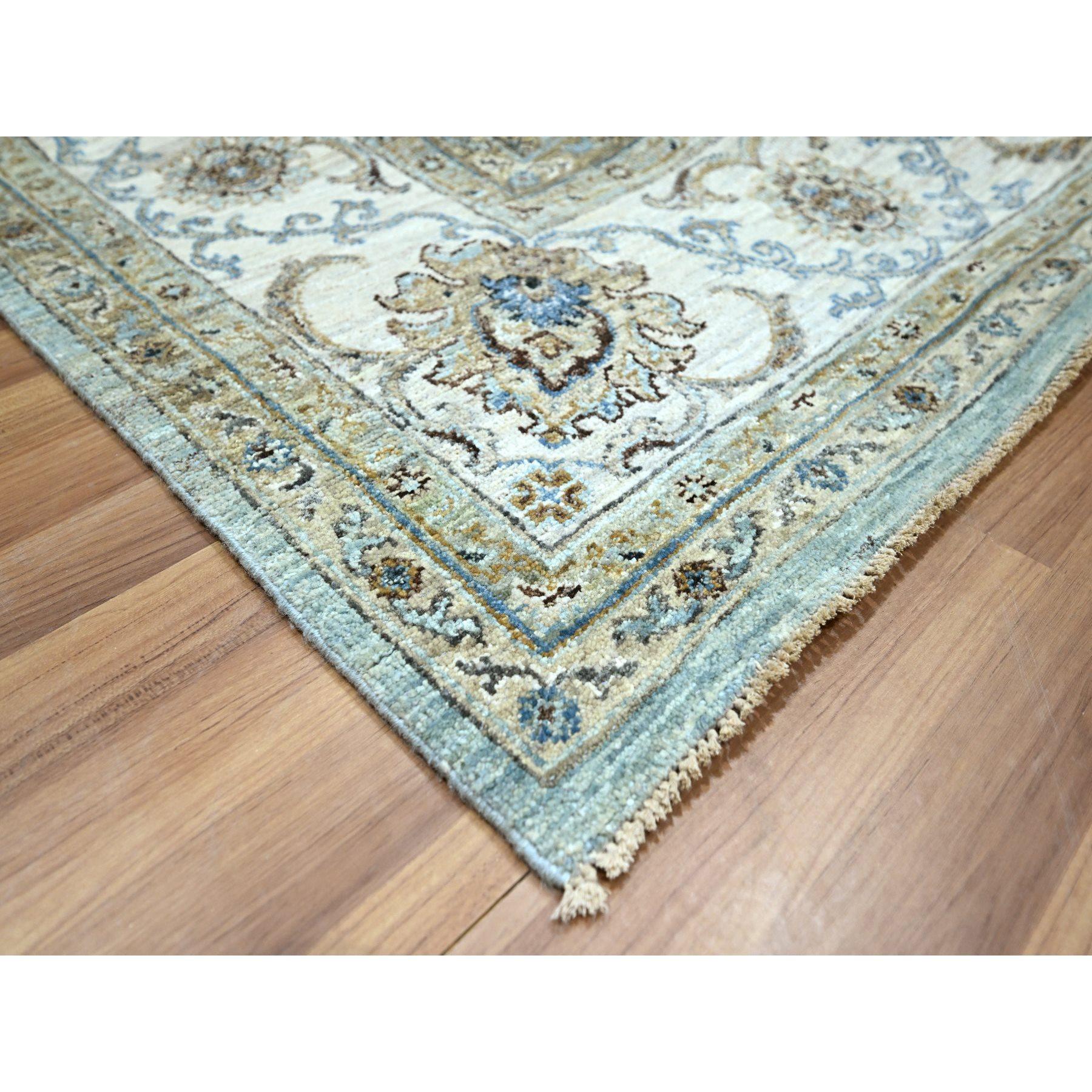 XXIe siècle et contemporain Tapis Agra Shah Abbas à teintures végétales bleues à motif de vignes nouées à la main 8'1