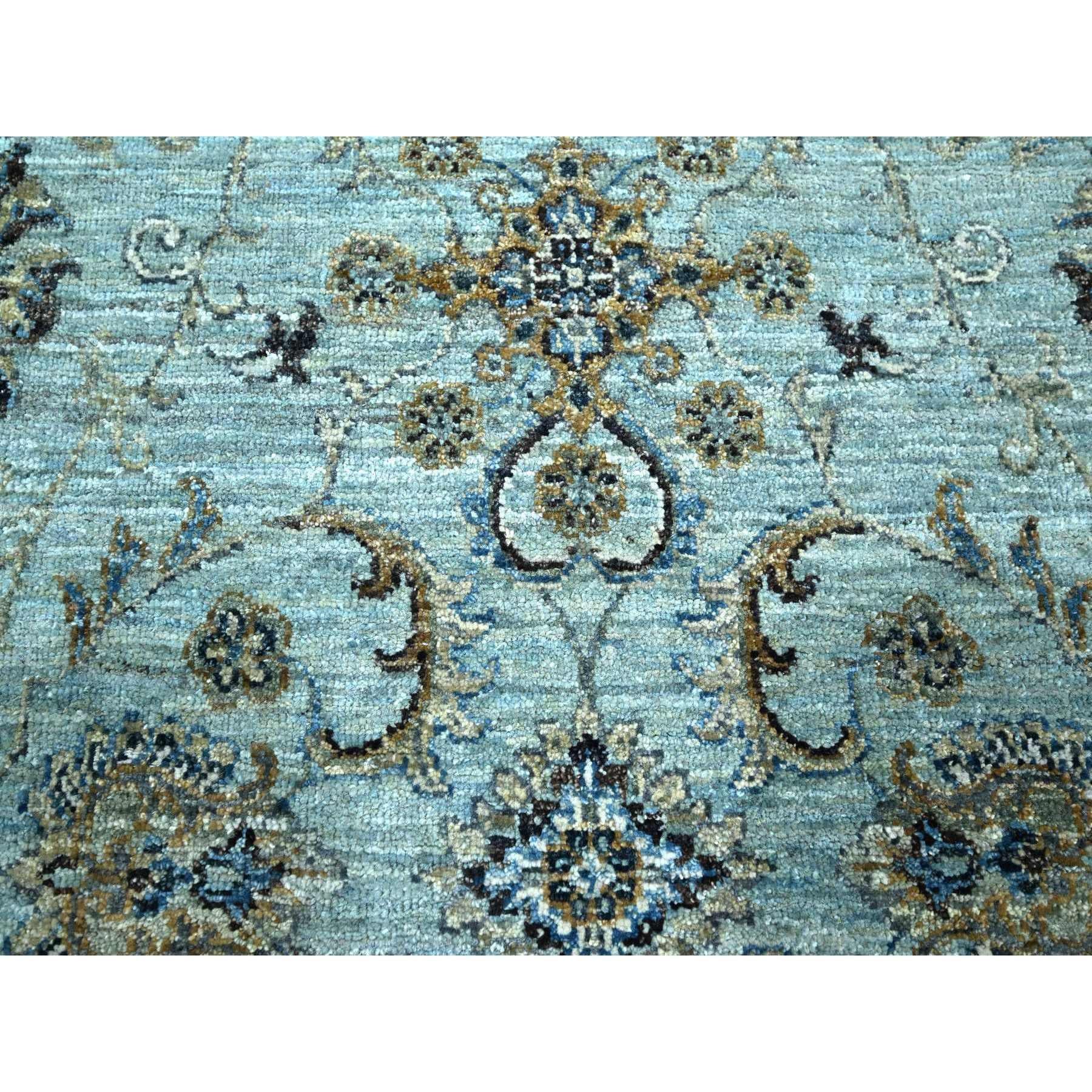 Tapis Agra Shah Abbas à teintures végétales bleues à motif de vignes nouées à la main 8'1