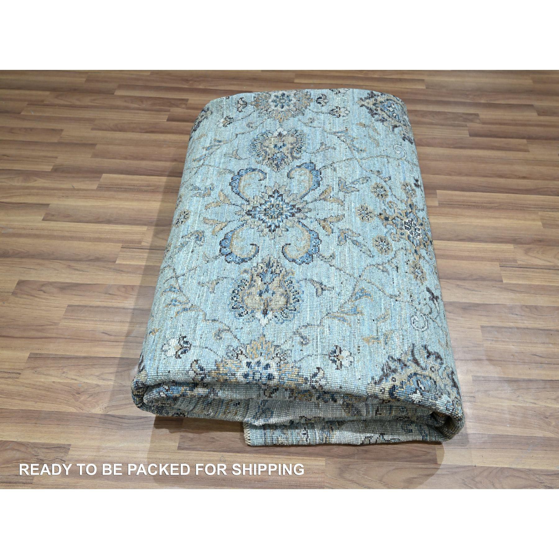 Tapis Agra Shah Abbas à teintures végétales bleues à motif de vignes nouées à la main 8'1