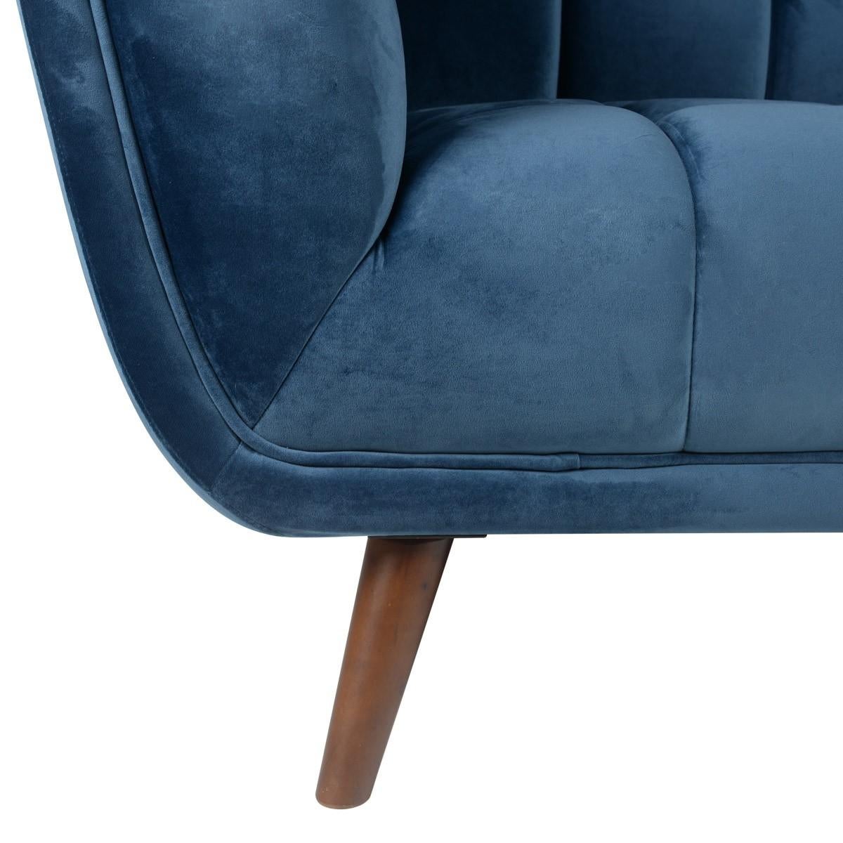 Blauer Sessel aus Samt und Holzfüßen im Design (Französisch) im Angebot