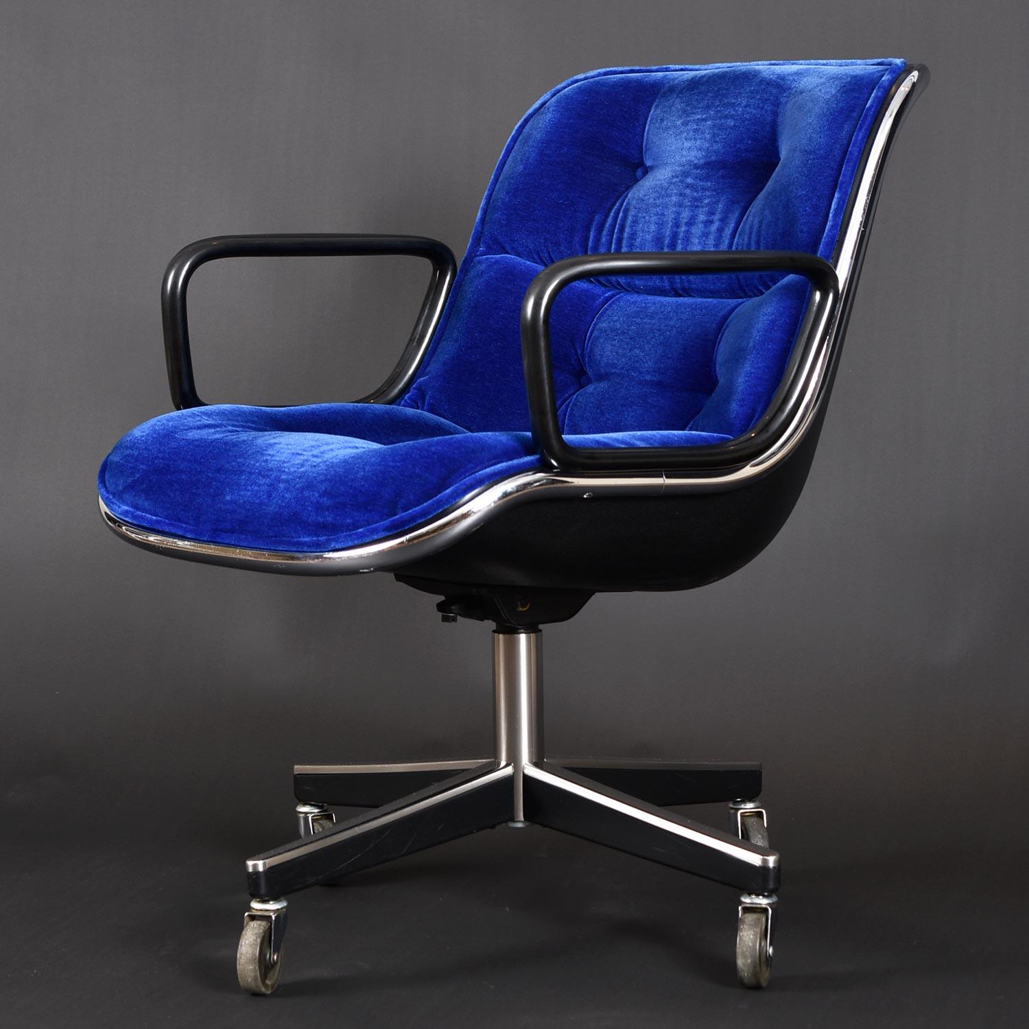 Mid-Century Modern Blue Velvet Executive Chair Charles Pollock for Knoll with Height Tension Knob For Sale