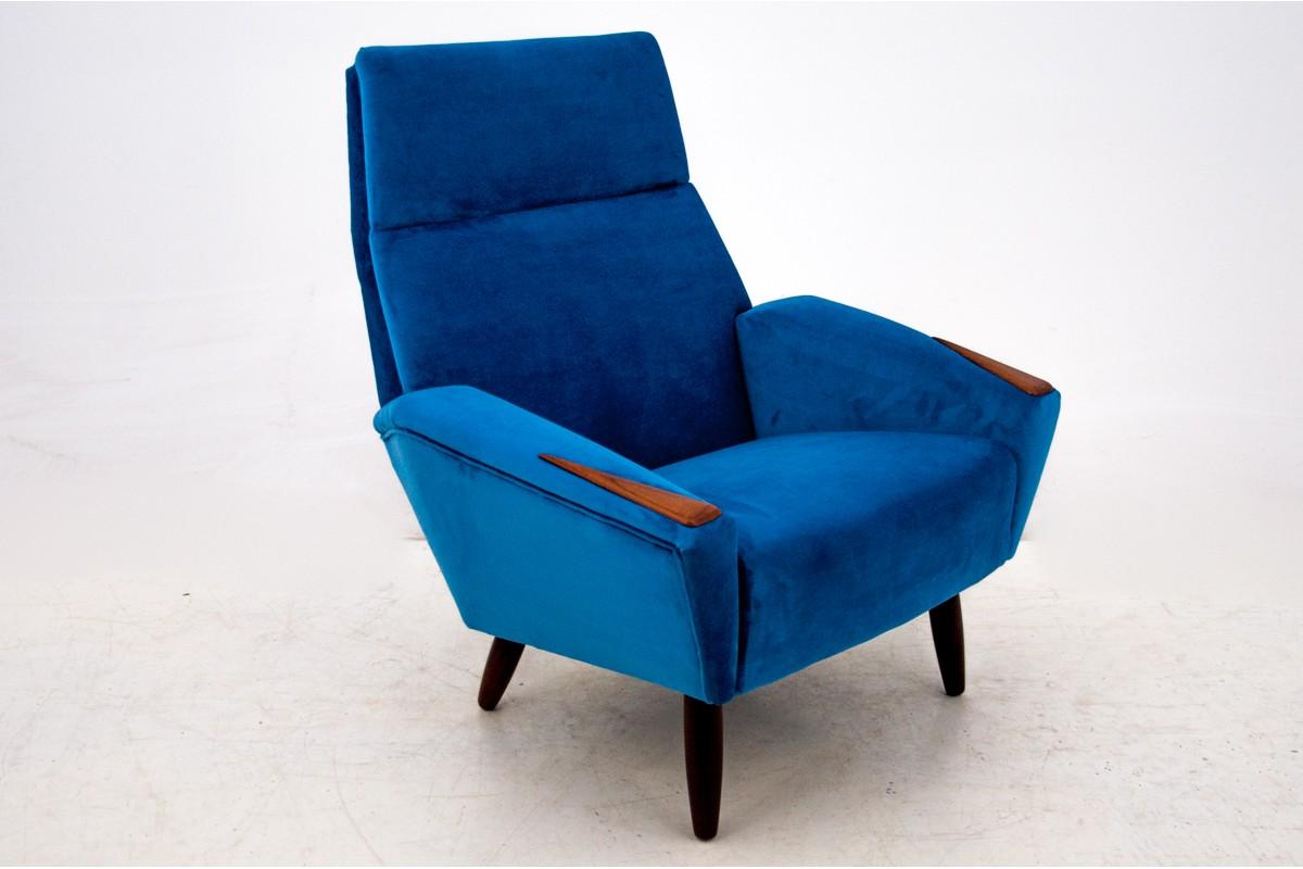 Modern armchair from 1970s.
Unique design and shape.
After re-upholstery and renovation. Excellent condition.