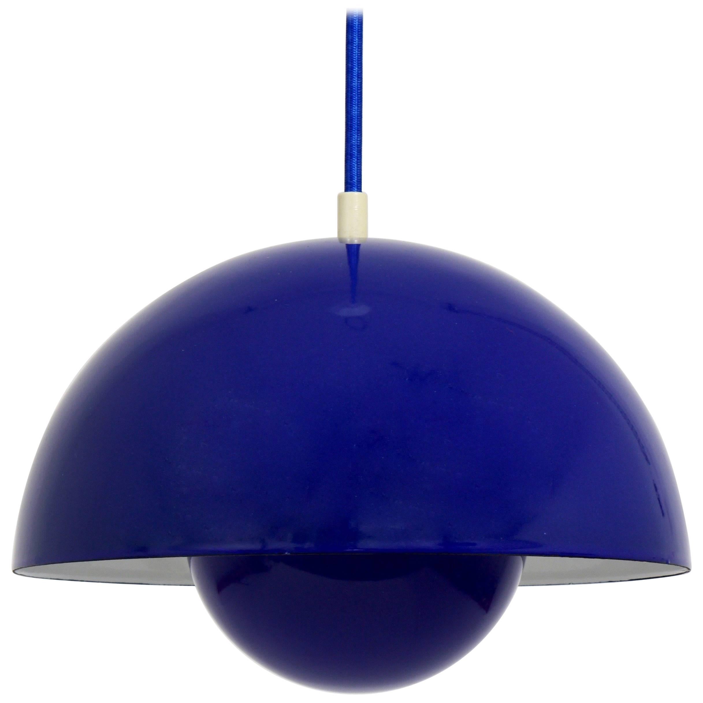 Lampe suspendue à pot de fleurs émaillé bleu Verner Panton, Louis Poulsen, Danemark, 1969