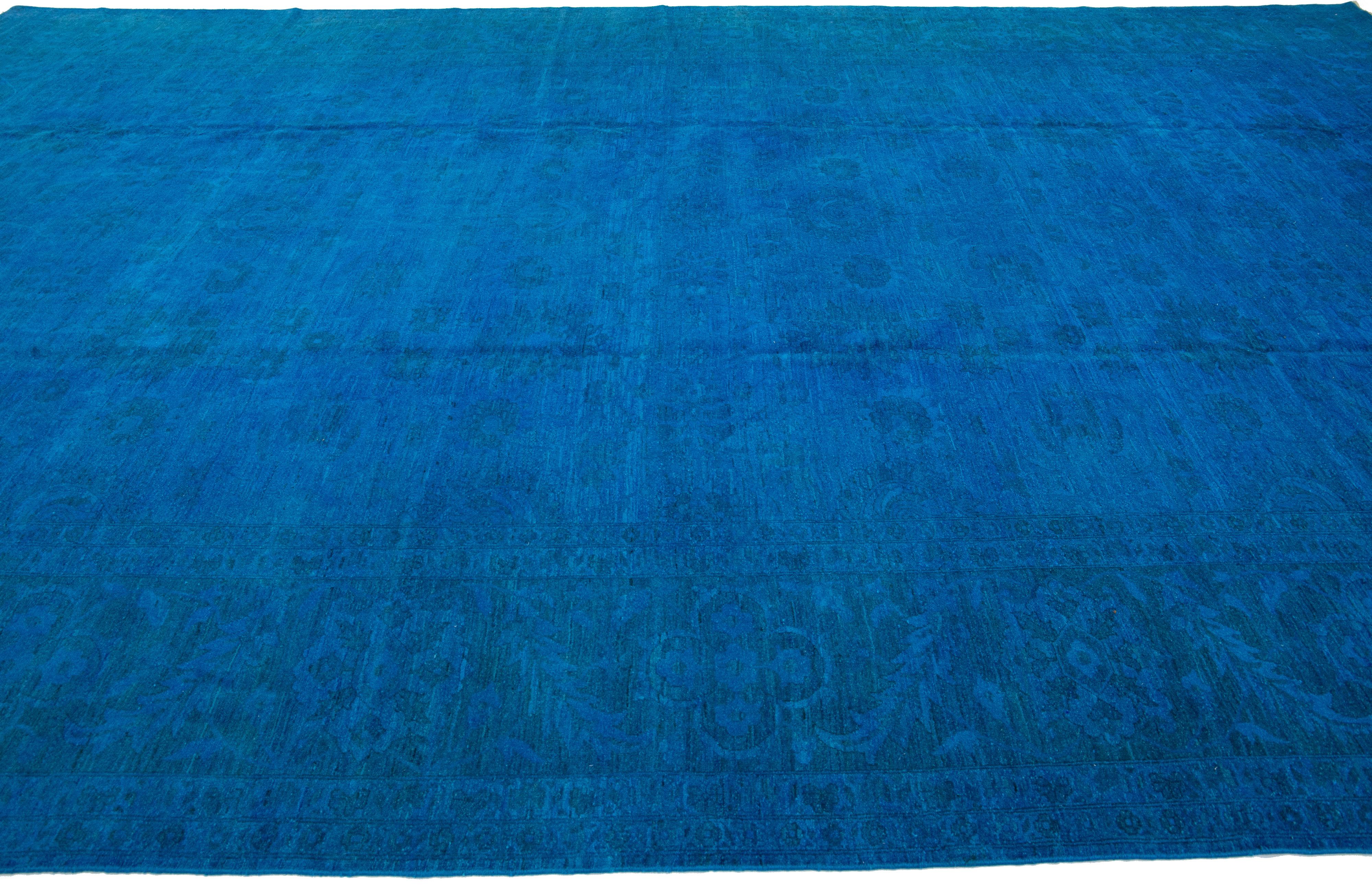 Alfombra de lana teñida a mano con motivos allover vintage azul siglo XX en venta