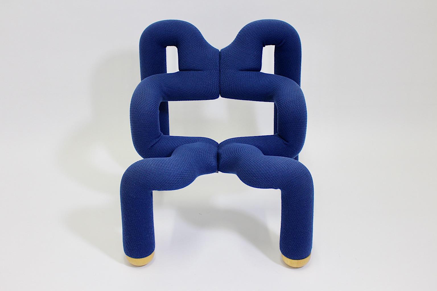 Blue vintage modernist lounge chair Ekstrem designed by Terje Ekstrom for Stokke.
An iconic and sculptural lounge chair with super ergonomic shape in beautiful blue color tone.
The lounge chair is made of a metal construction, which is covered with