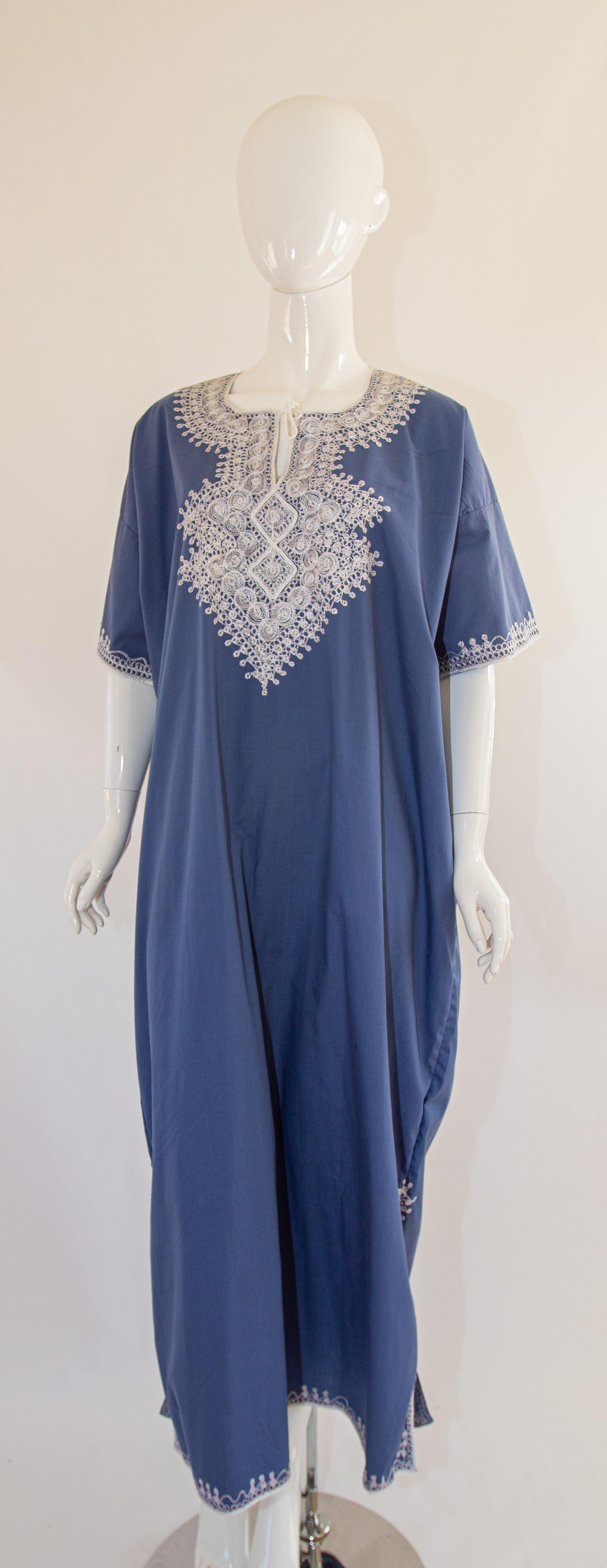 Blue Vintage Moroccan Bohemian Caftan Size M For Sale 3