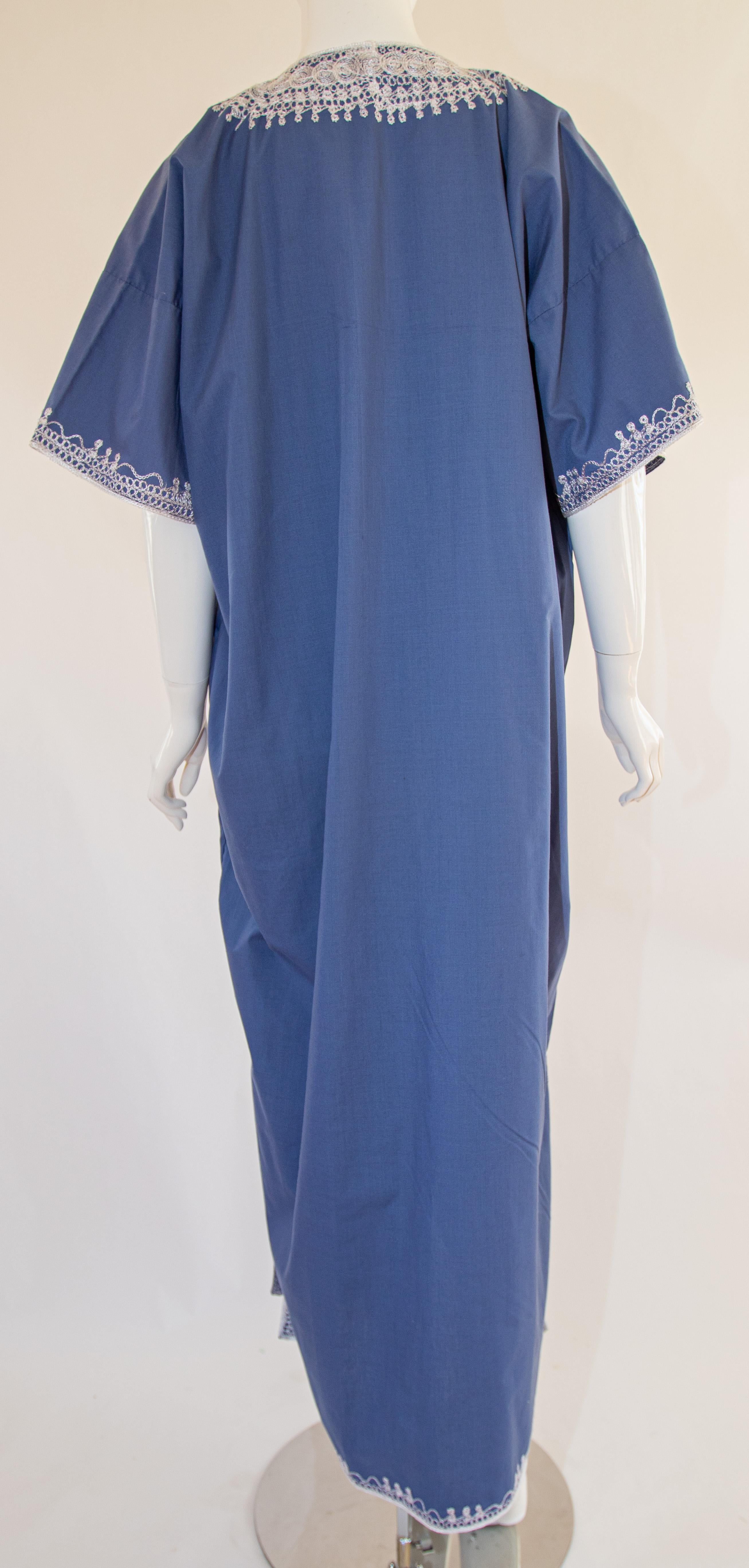 Blue Vintage Moroccan Bohemian Caftan Size M For Sale 5