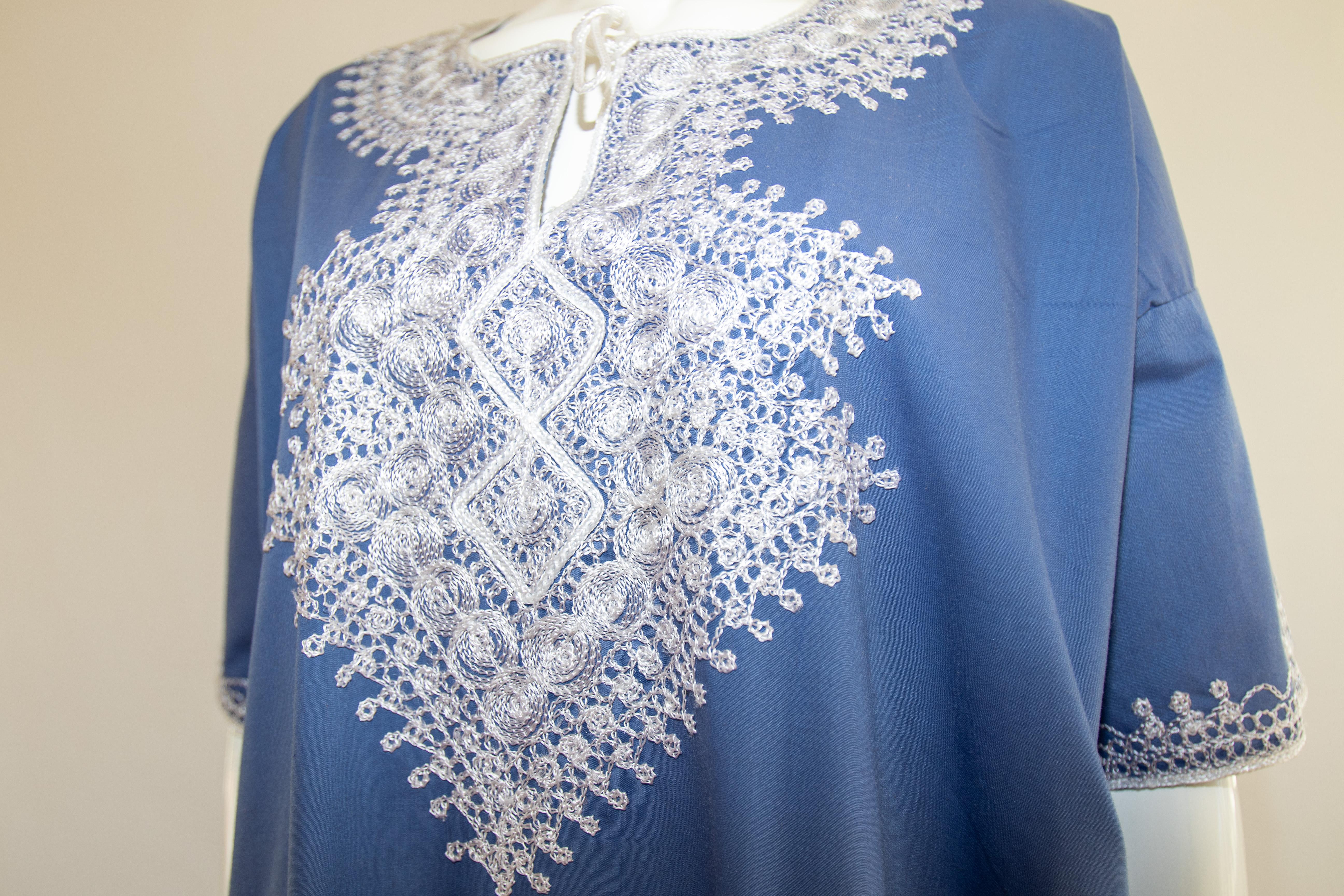 Blue Vintage Moroccan Bohemian Caftan Size M In Good Condition For Sale In North Hollywood, CA