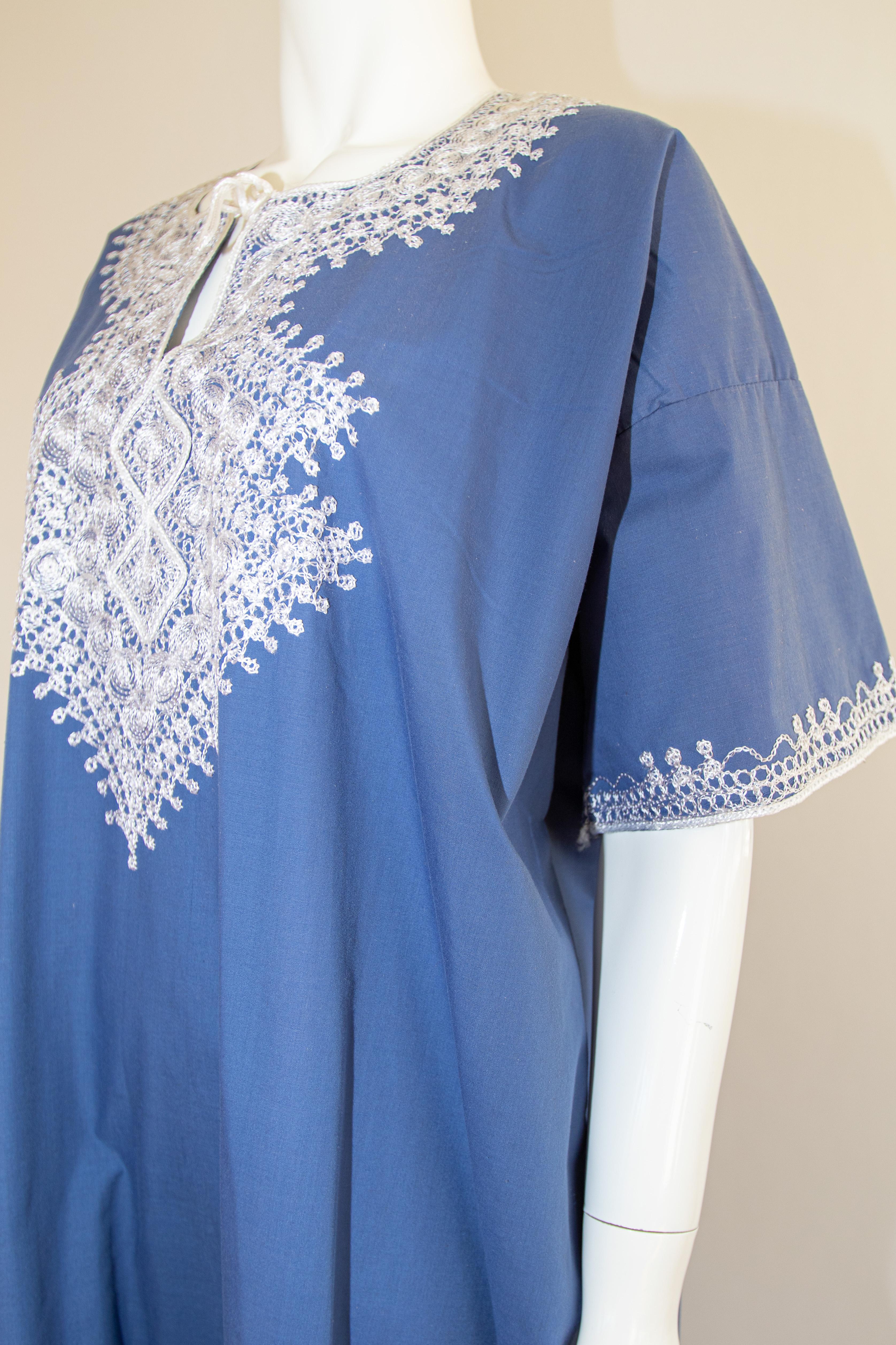 Women's or Men's Blue Vintage Moroccan Bohemian Caftan Size M For Sale