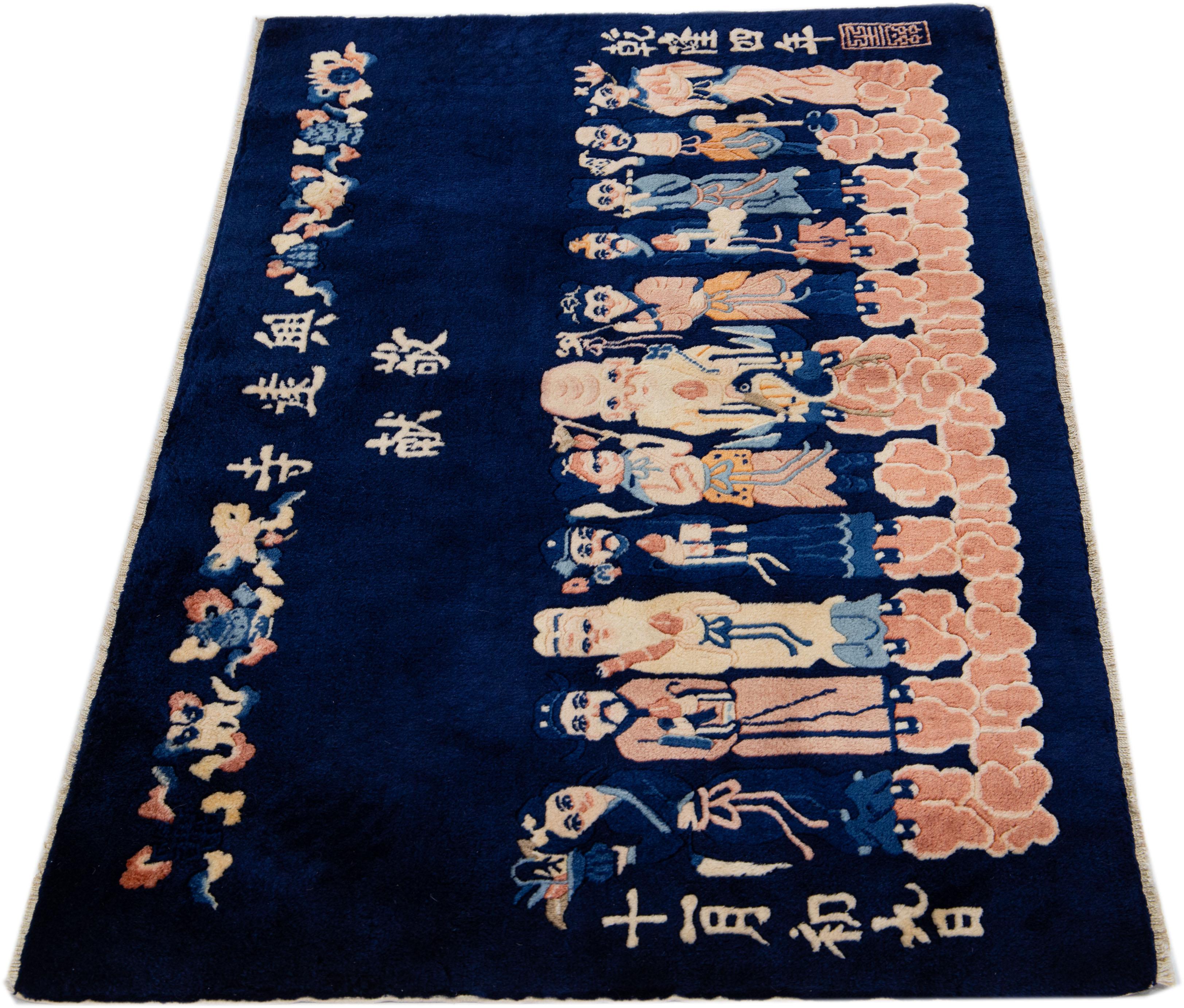 Blauer handgefertigter chinesischer Vintage Pekinger Wollteppich mit malerischem Design (Chinesischer Export) im Angebot