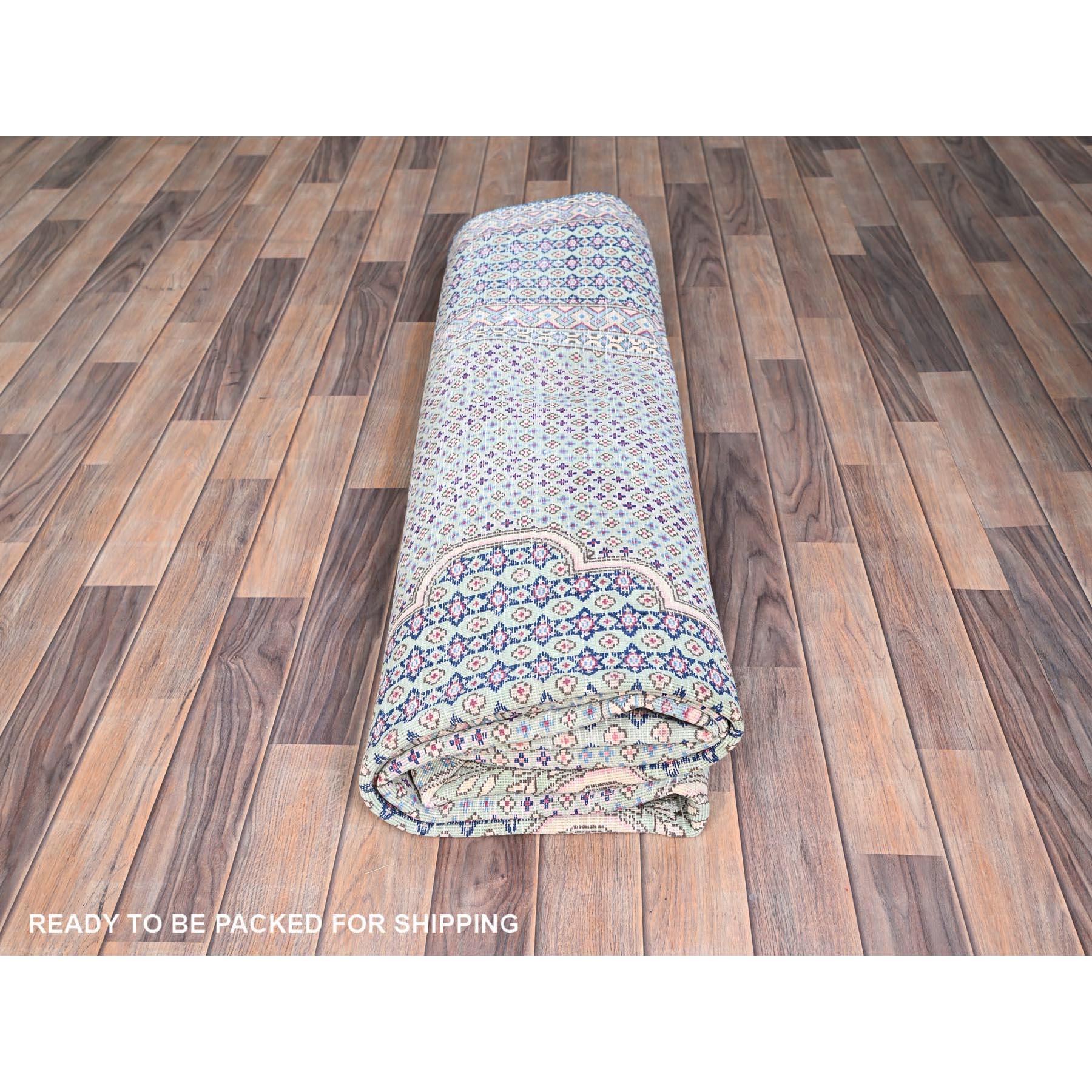 Blauer persischer Kerman Erased Medaillon-Teppich aus getragener Wolle, handgeknüpft im Angebot 3