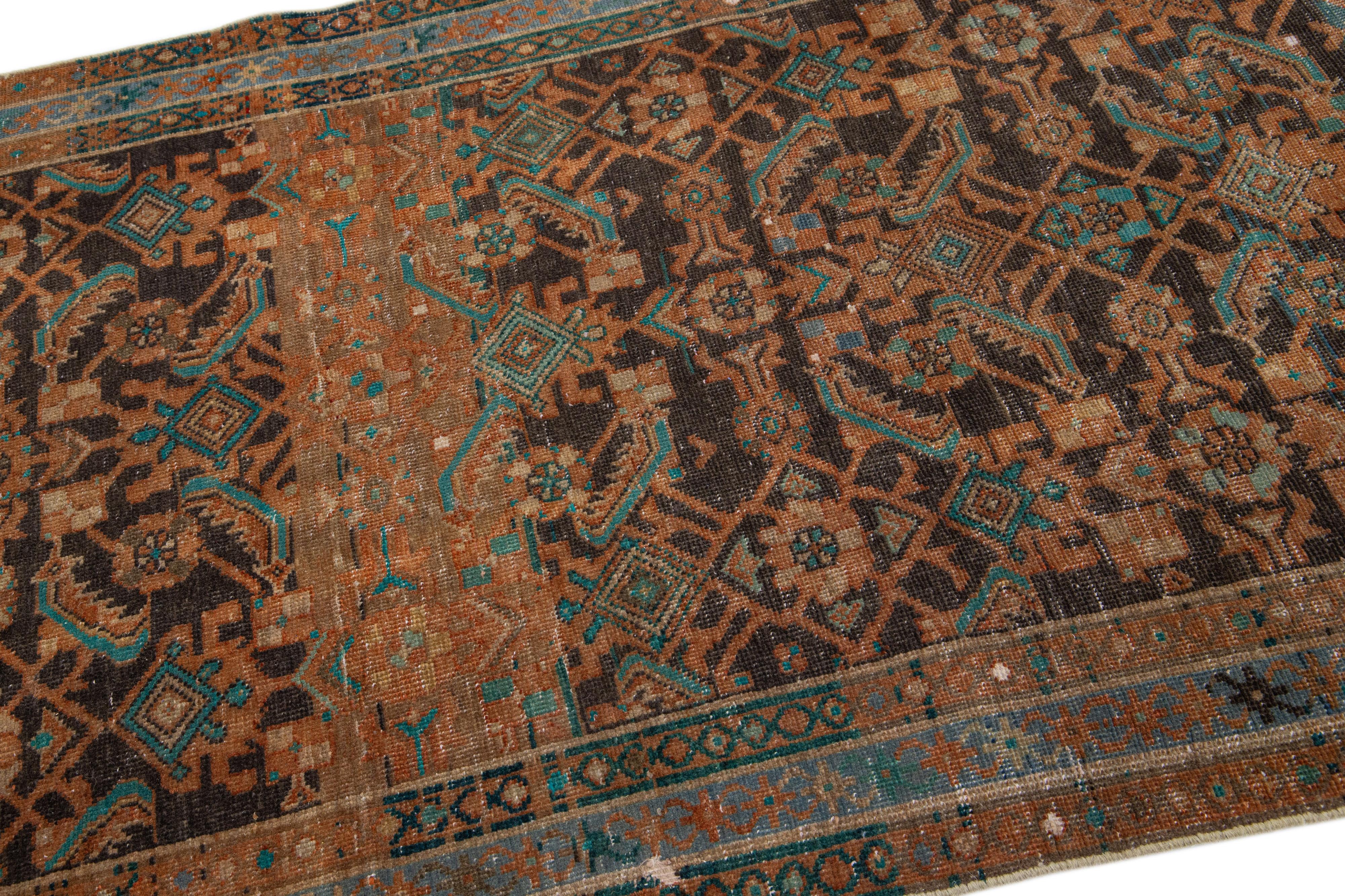 Noué à la main Tapis de couloir persan bleu vintage Malayer en laine fait à la main avec motif sur toute la surface en vente