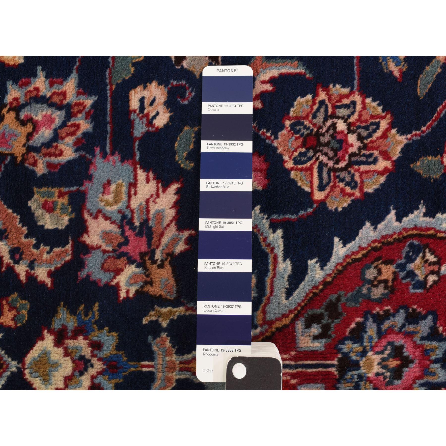 Blauer persischer Meshad-Teppich im Meshad-Medaillon-Design, handgeknüpft, Vintage (Wolle) im Angebot