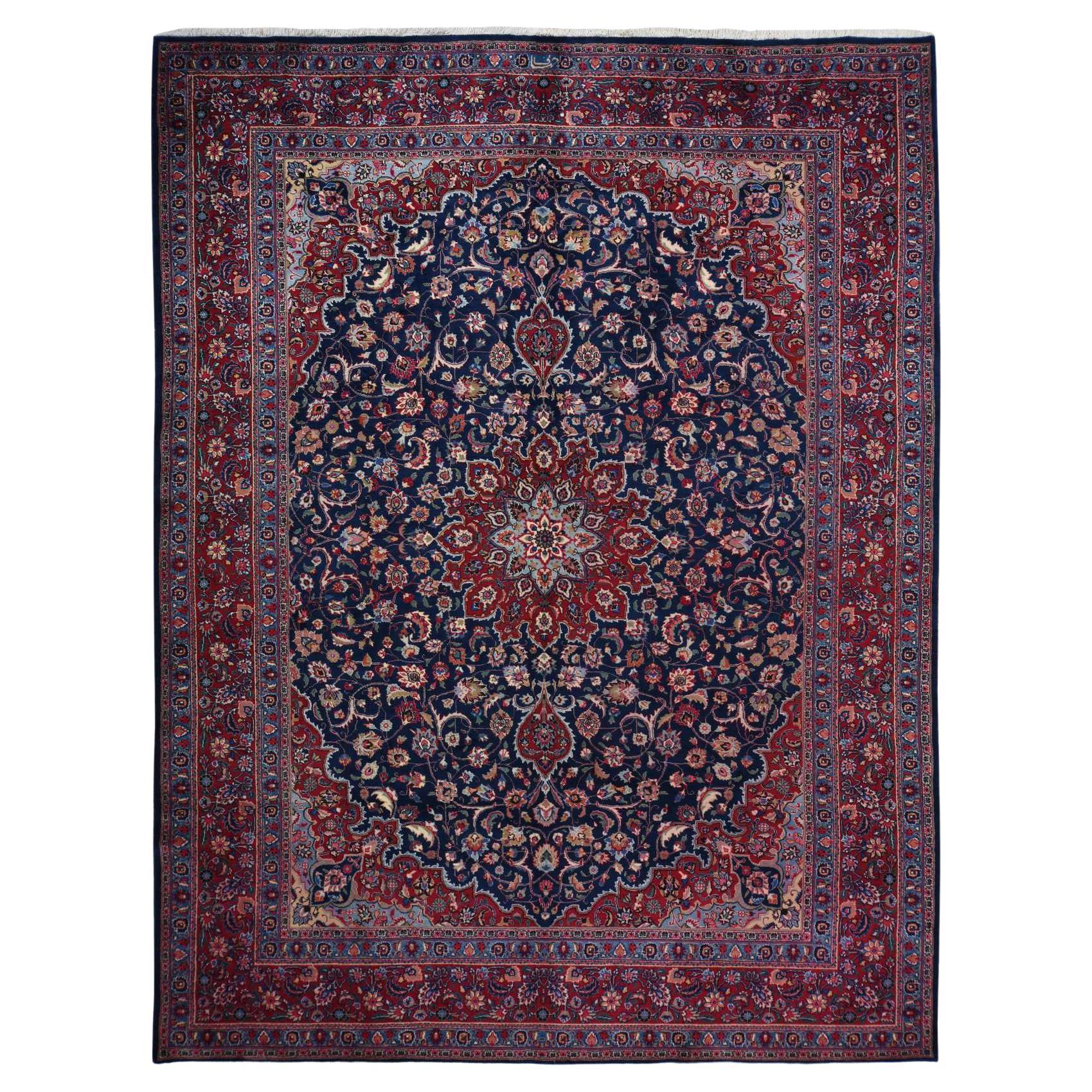 Blauer persischer Meshad-Teppich im Meshad-Medaillon-Design, handgeknüpft, Vintage im Angebot