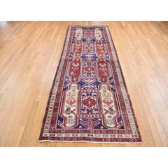 Blauer handgeknüpfter Vintage-Läufer aus Wolle mit geometrischen Motiven aus dem persischen Nordosten