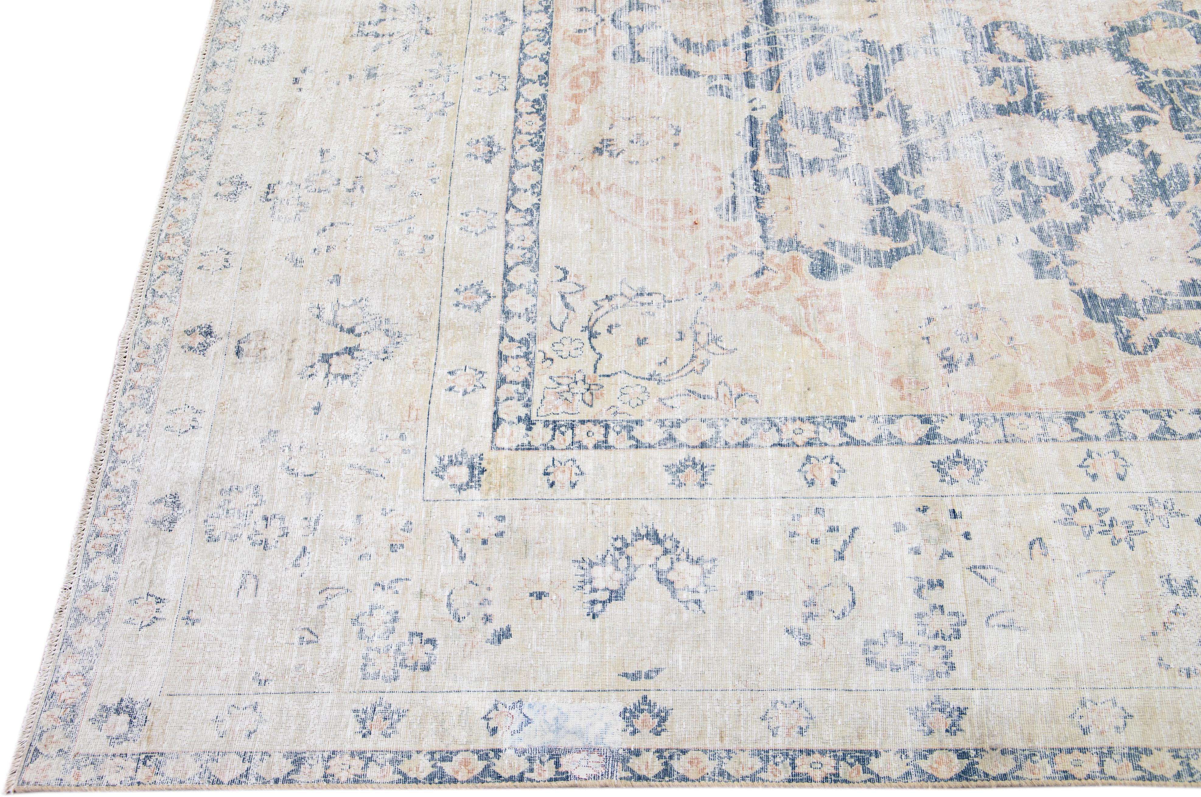 Blauer persischer Täbris-Wollteppich mit Medaillon-Motiv, handgefertigt (Tabriz) im Angebot