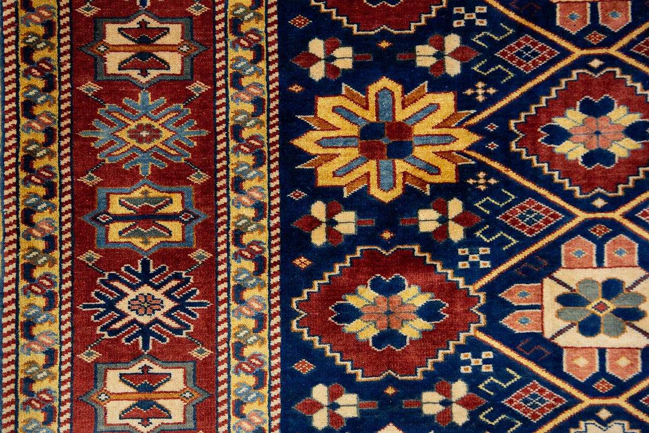 Blauer Vintage-Teppich Yadan Wolle Geometrisches Design im Angebot 2