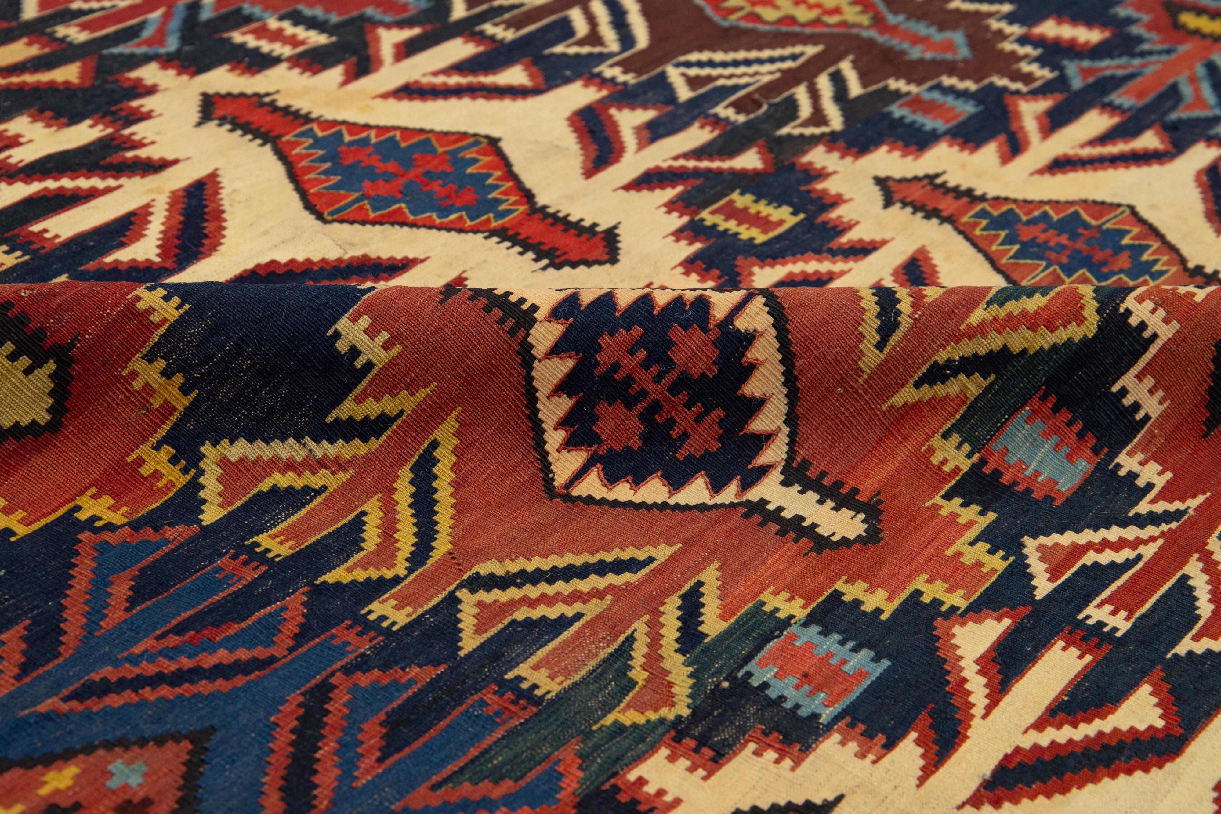 Türkischer Vintage-Kelim-Wollteppich in Blau mit geometrischem Allover-Design (Kaukasisch) im Angebot