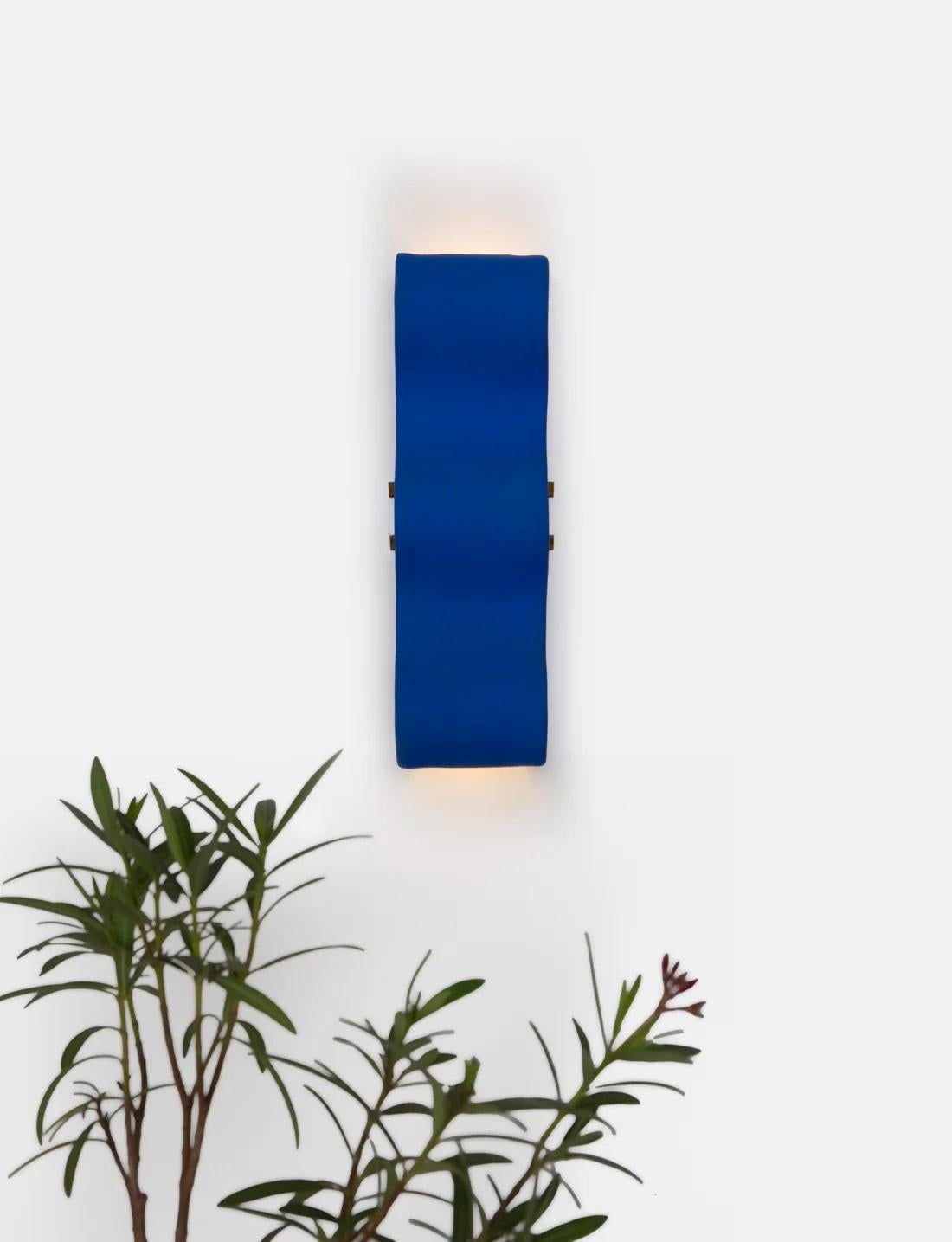 Indiano Lampada da parete Blue Wave di Hatsu in vendita