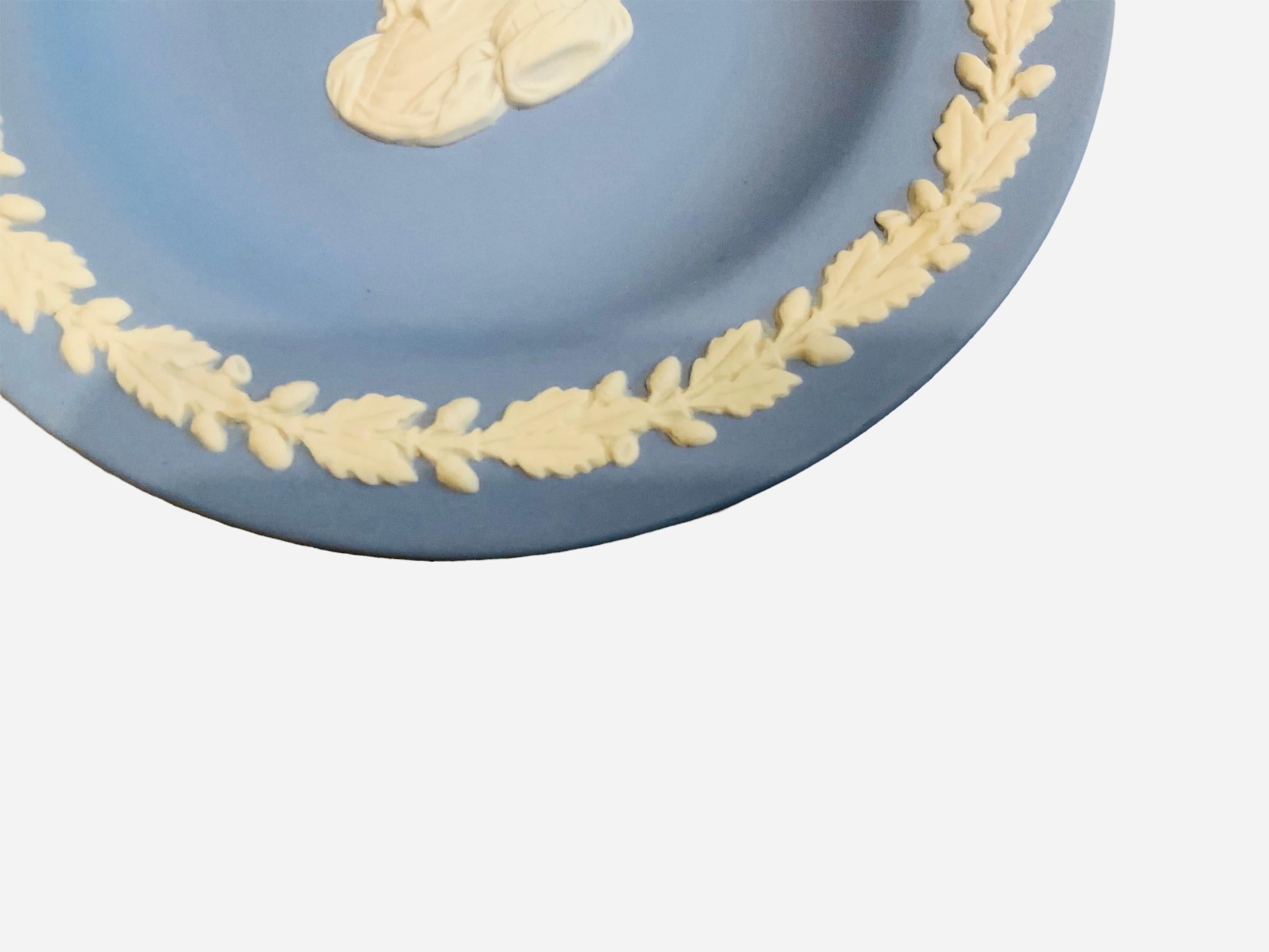 Néoclassique Petite assiette bleue en jaspe de Wedgwood en vente