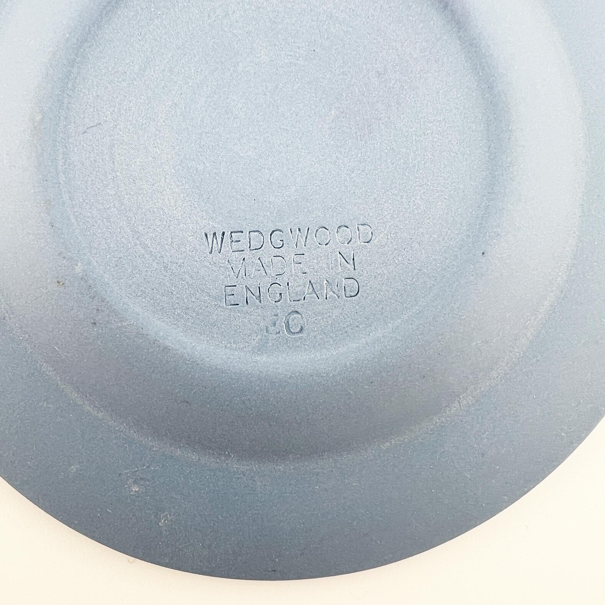 Plato baratija de jaspeado azul de Wedgwood con relieve blanco, Inglaterra Neoclásico en venta
