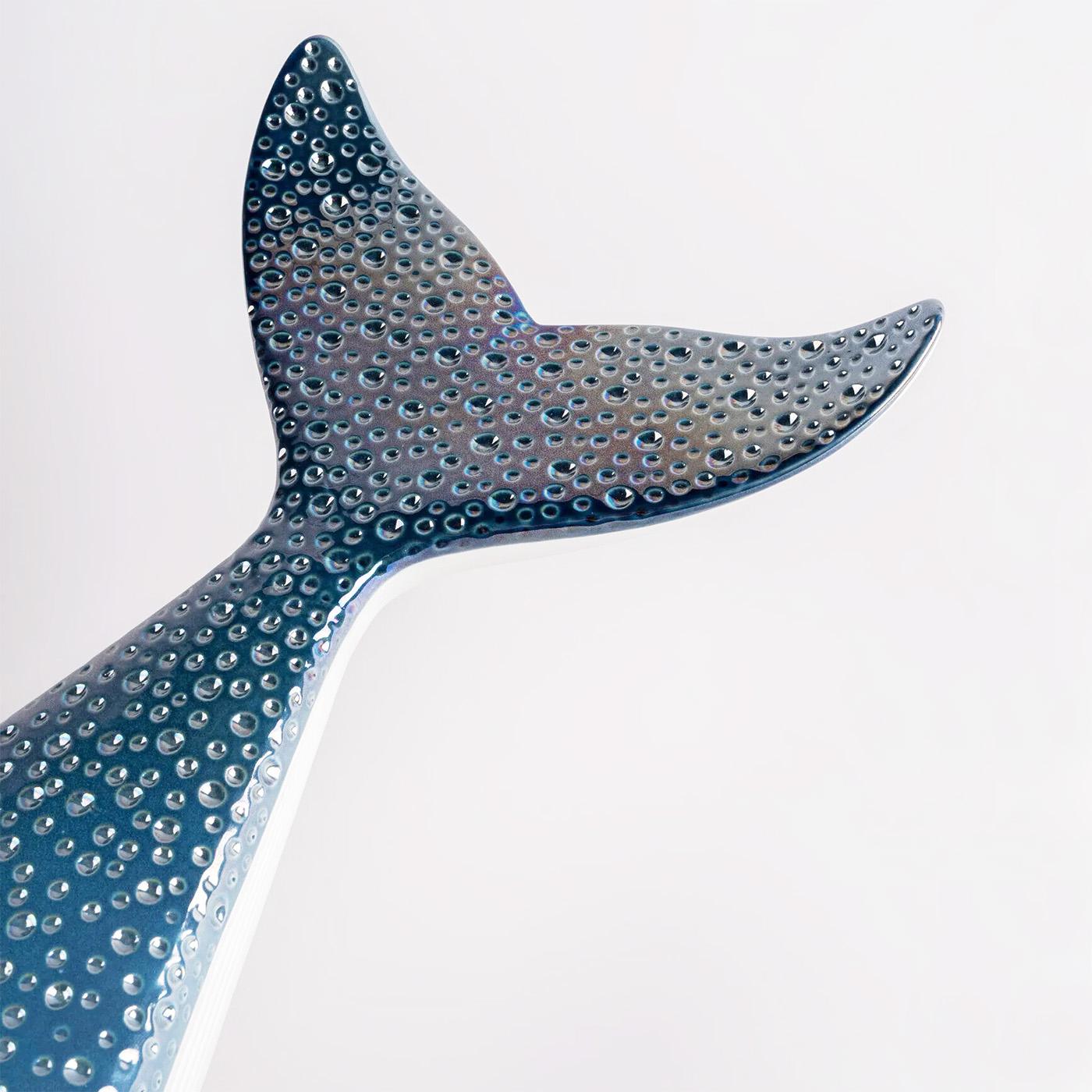 Porcelaine Sculpture de baleine bleue en vente