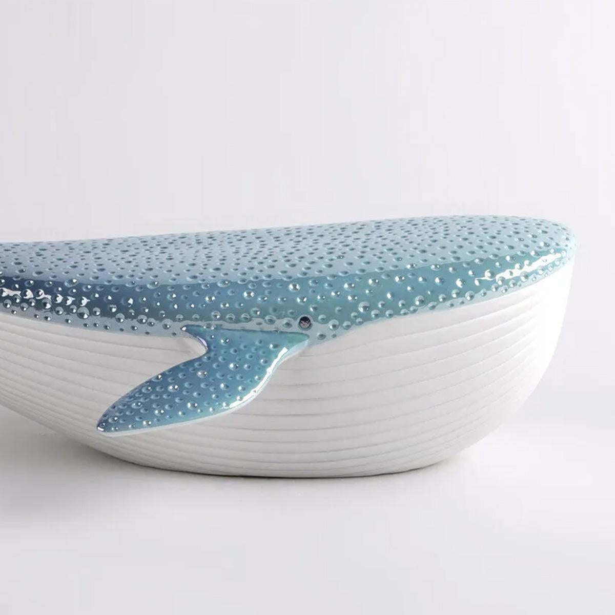 Sculpture de baleine bleue en vente 1