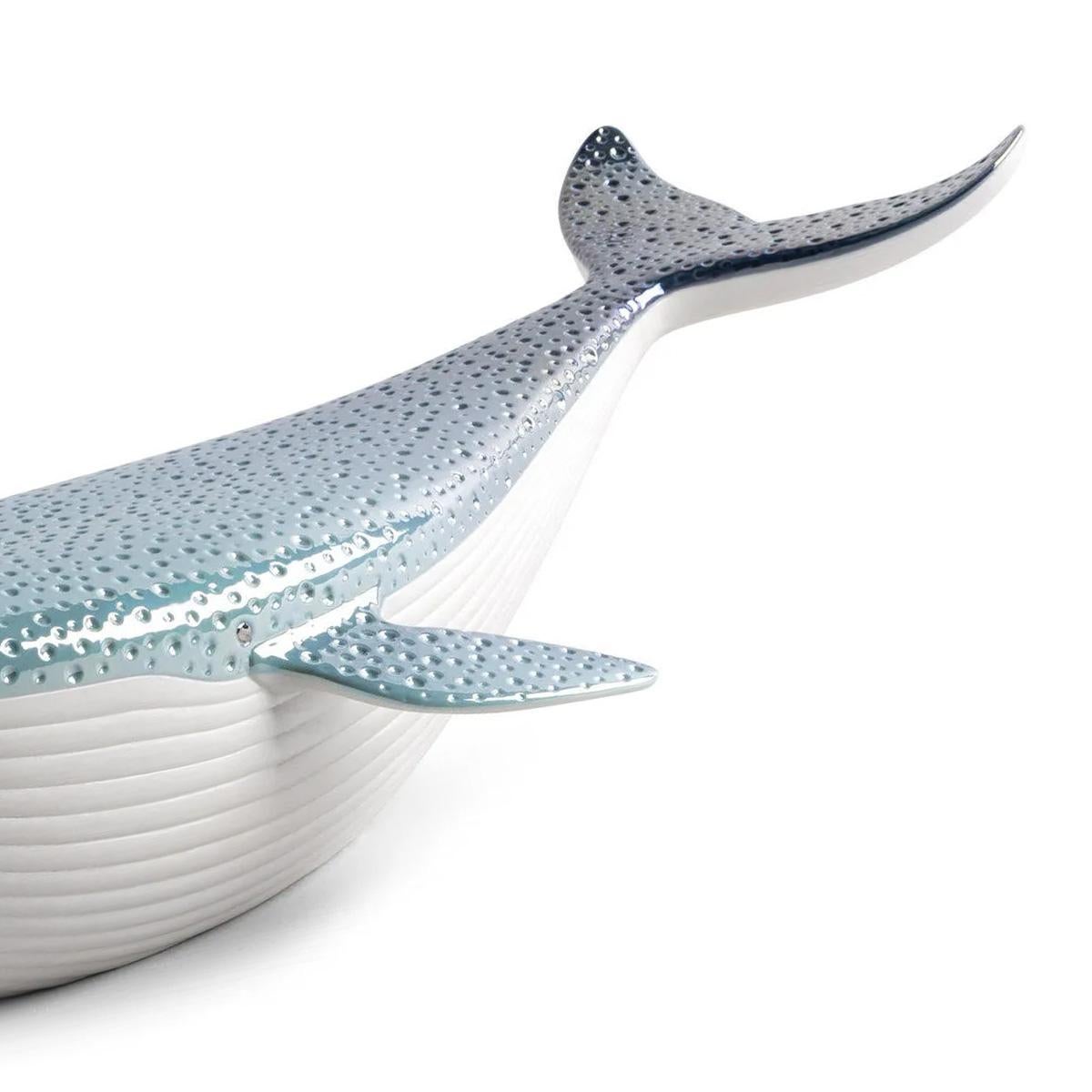 Sculpture de baleine bleue en vente 2