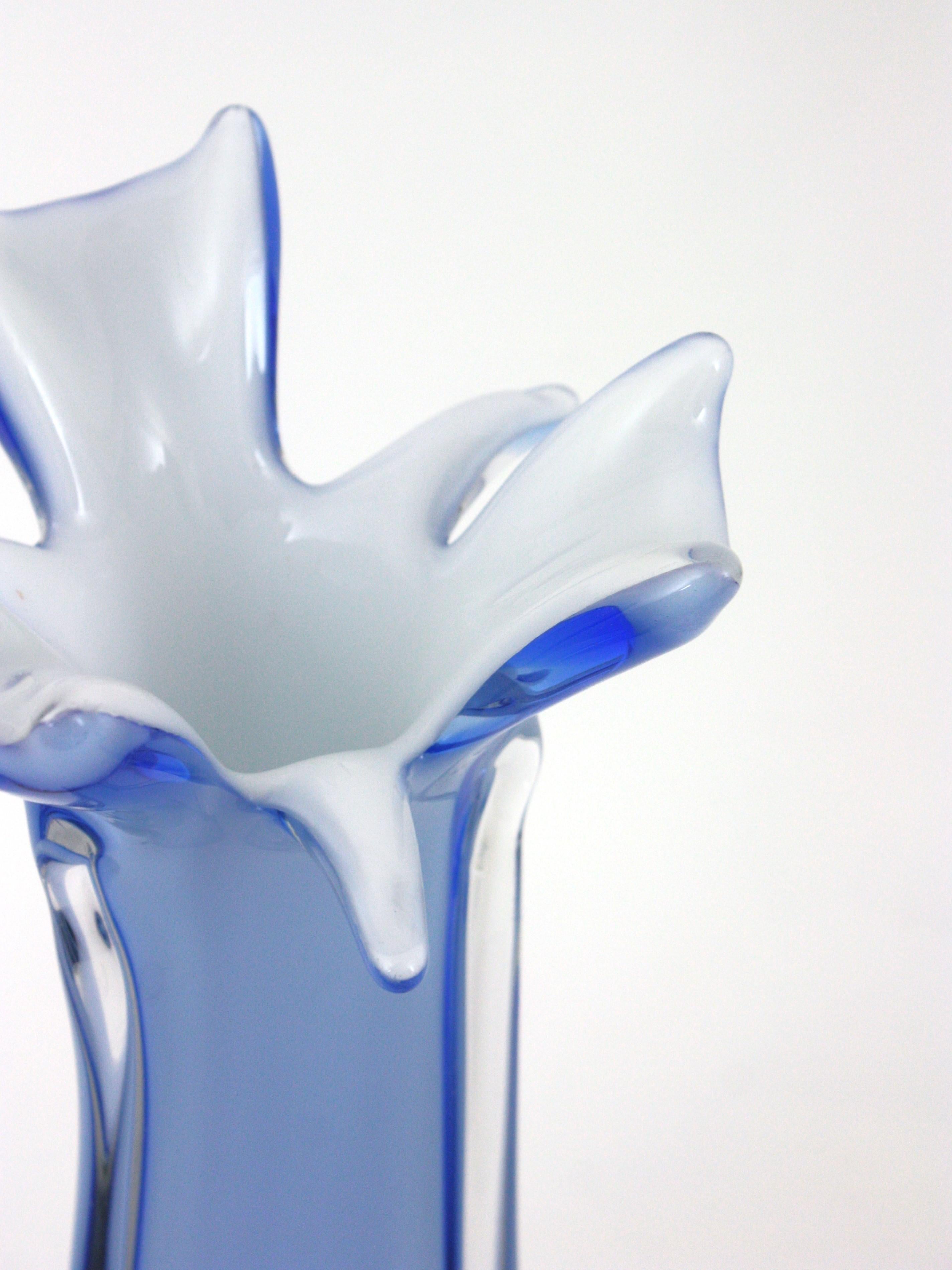 Blue White and Clear Murano Glass Sommerso Vase, Italy 1950 For Sale 6