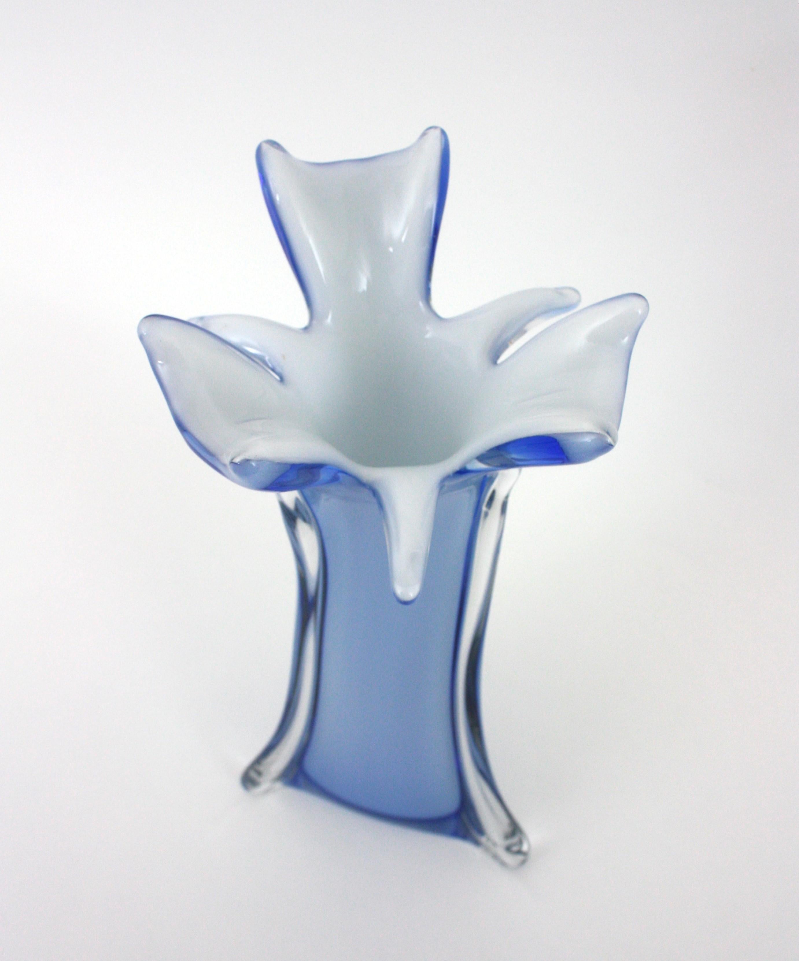 Blue White and Clear Murano Glass Sommerso Vase, Italy 1950 For Sale 7
