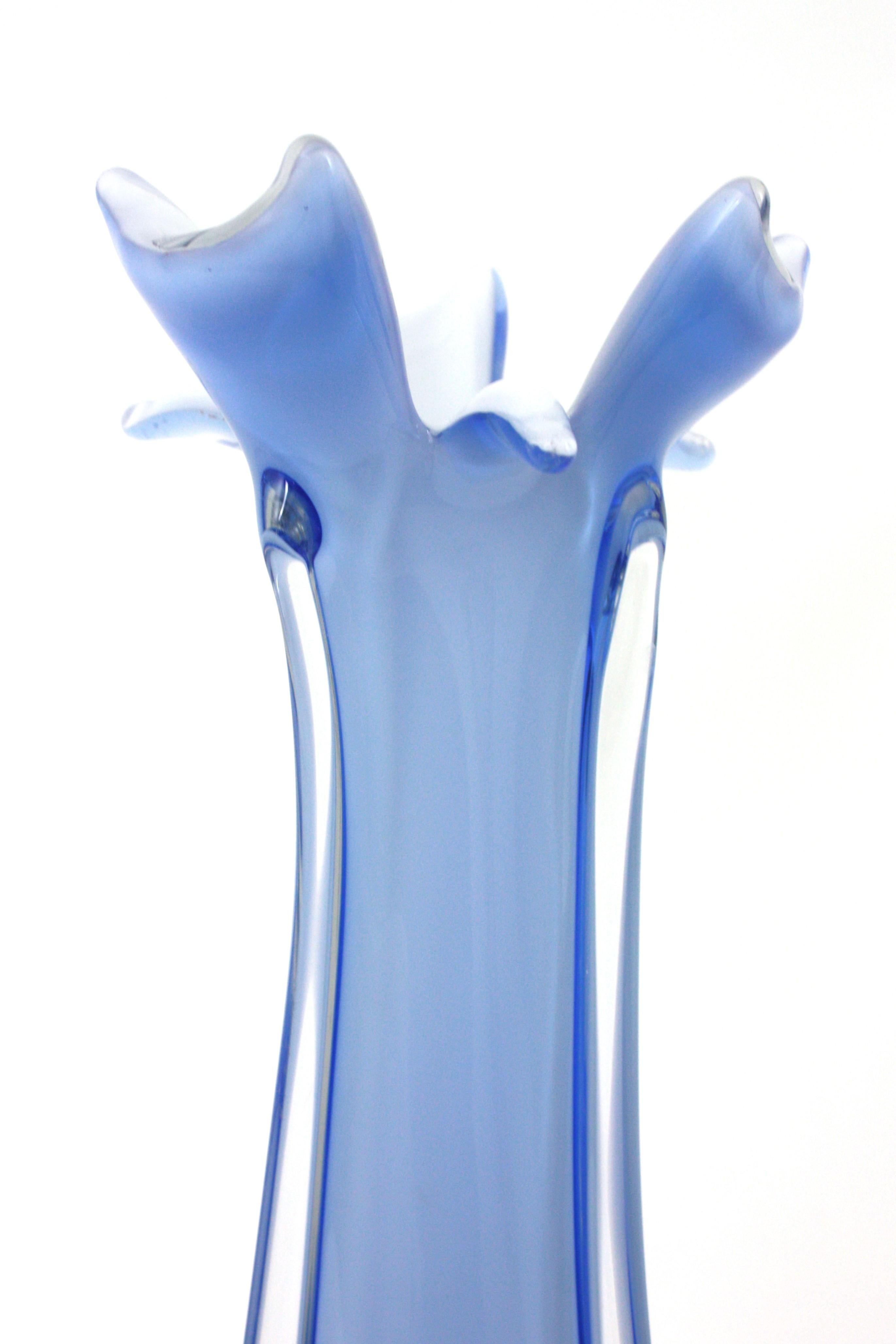 Blue White and Clear Murano Glass Sommerso Vase, Italy 1950 For Sale 9