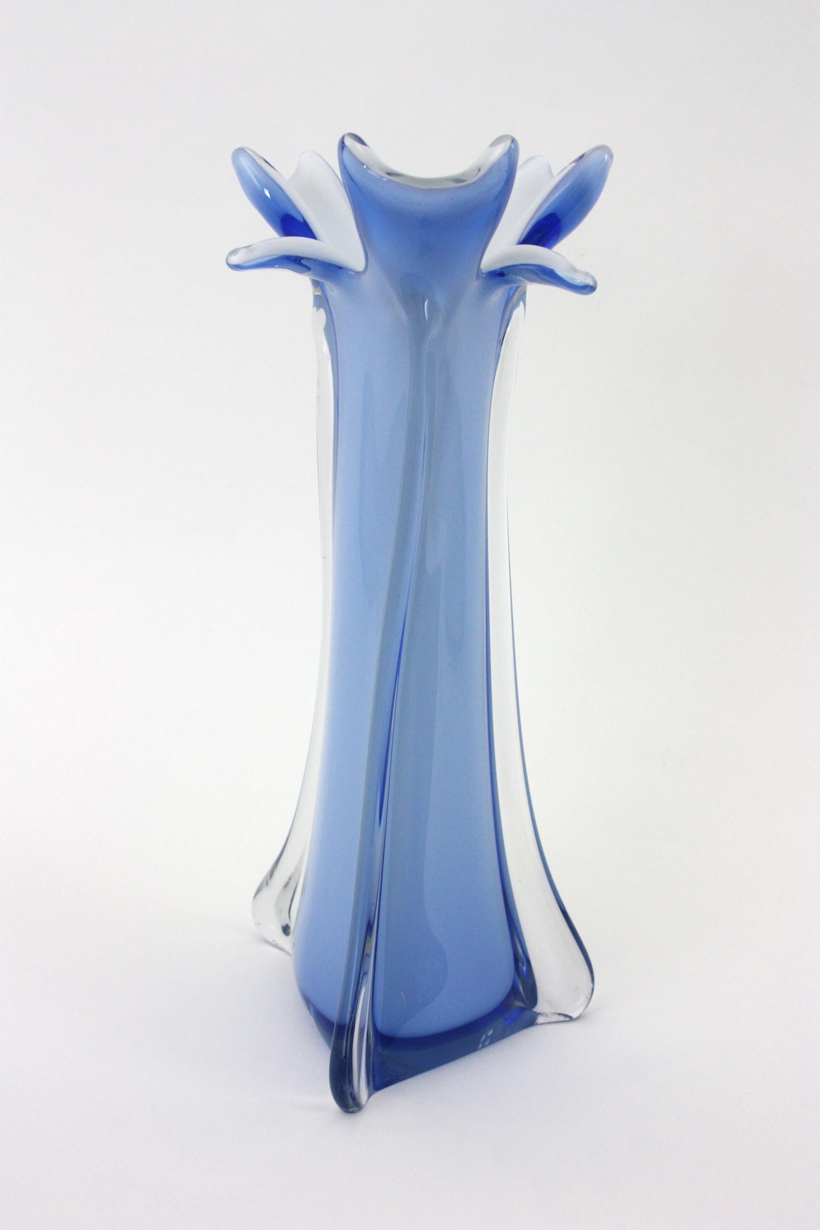 Blue White and Clear Murano Glass Sommerso Vase, Italy 1950 For Sale 1