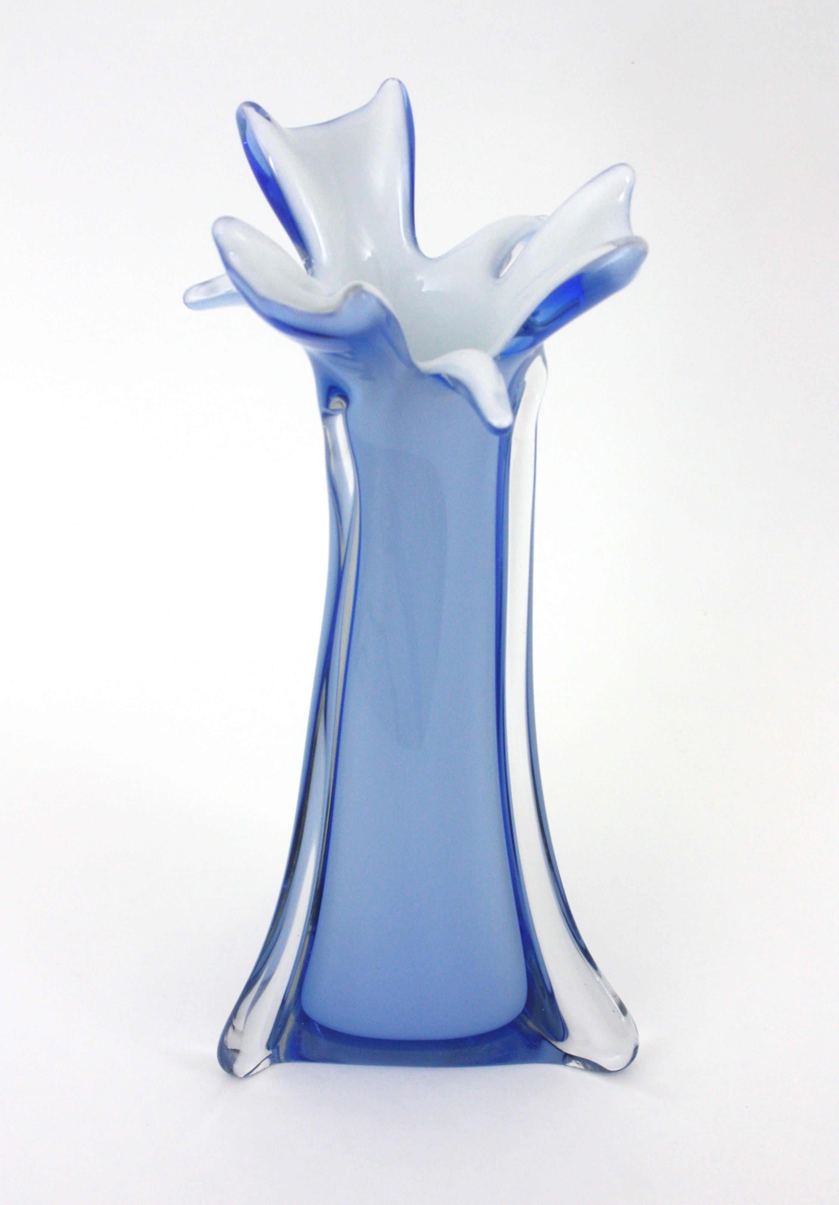 Blue White and Clear Murano Glass Sommerso Vase, Italy 1950 For Sale 2