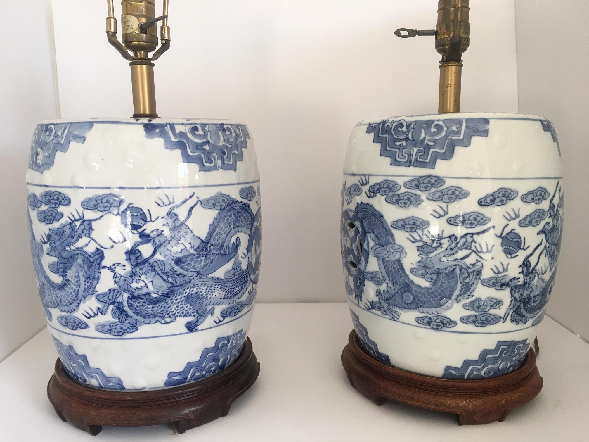 Lampes asiatiques bleues et blanches, lot de 2 Bon état - En vente à Pomona, CA