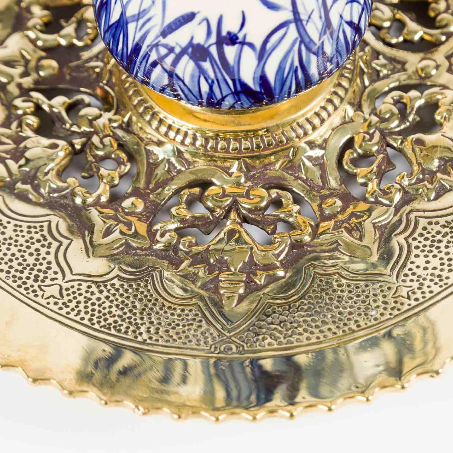 19th Century Blue & white ceramic inkwell with circular brass stand For Sale