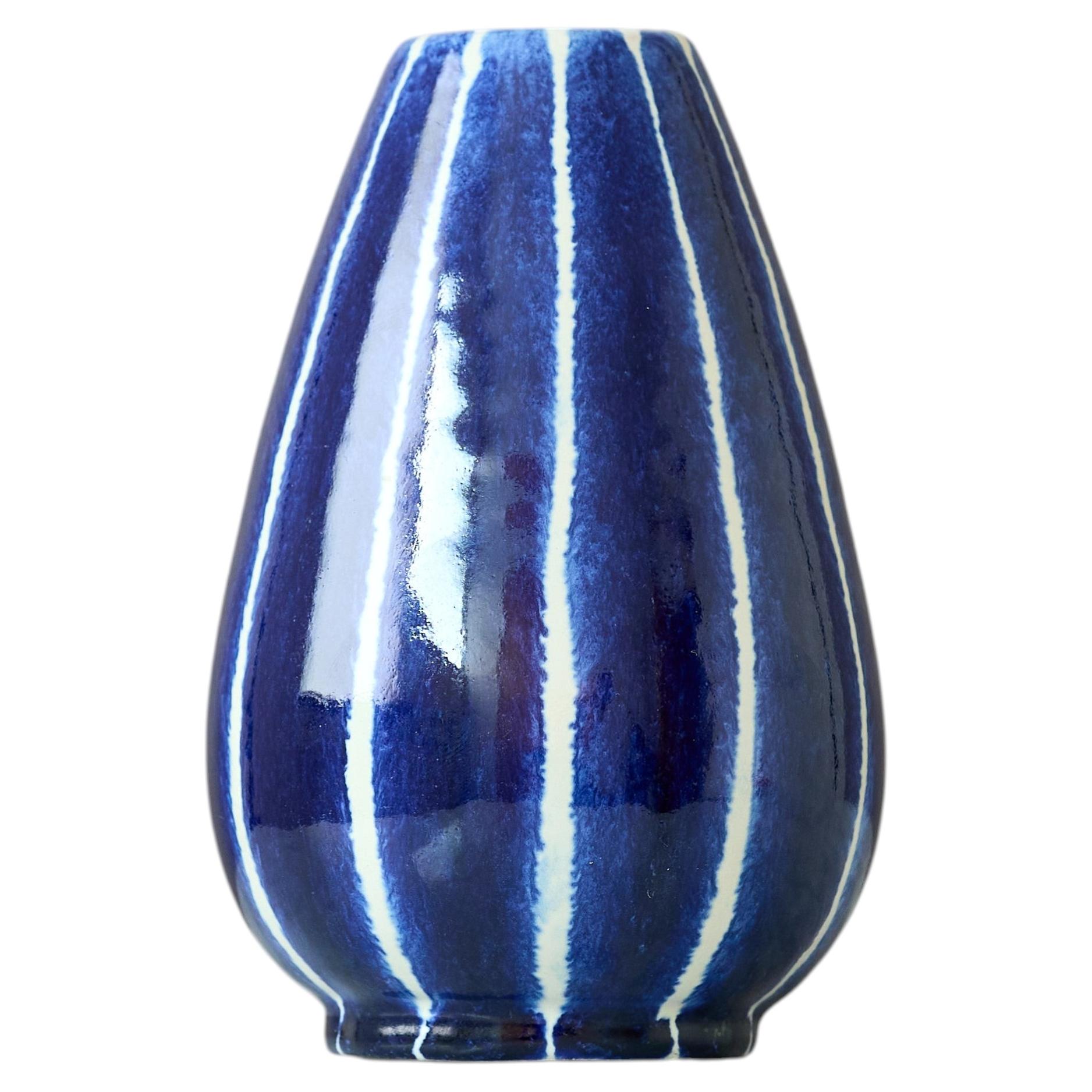 Blau-weiße Keramikvase von Ingrid Atterberg, Upsala Ekeby, Schweden, 1940er Jahre im Angebot