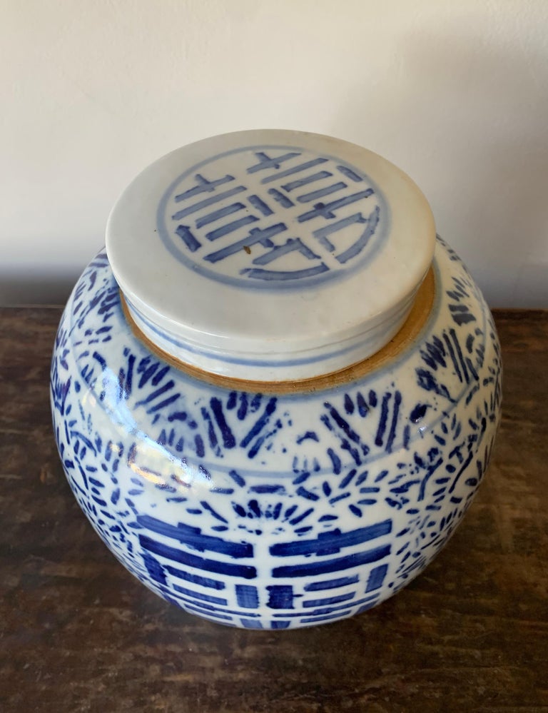Blue & White Chinese Ceramic Ginger Jar with Calligraphy, Early 20th Century In Good Condition For Sale In Jimbaran, Bali